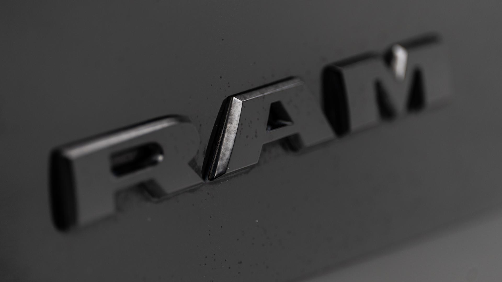 2022 RAM 1500 in DIAMOND BLACK CRYSTAL PEARLCOAT, photo 18 of 51