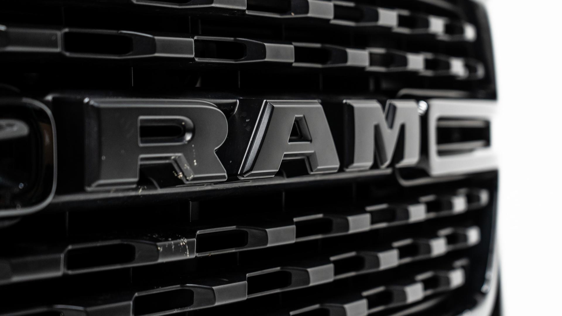 2022 RAM 1500 in DIAMOND BLACK CRYSTAL PEARLCOAT, photo 23 of 51