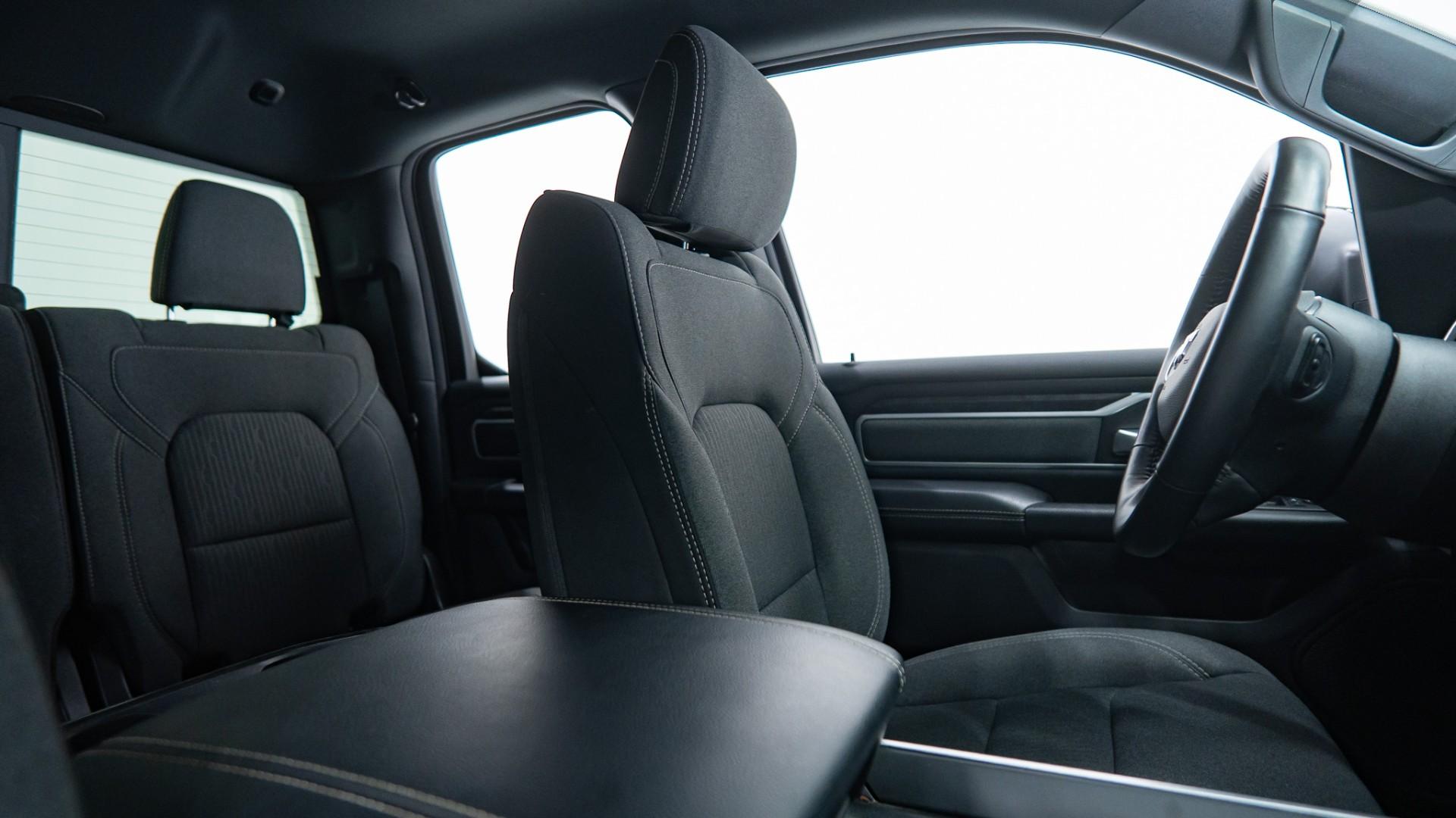 2022 RAM 1500 in DIAMOND BLACK CRYSTAL PEARLCOAT, photo 30 of 51