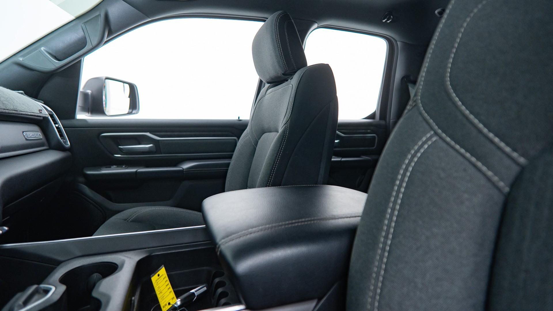 2022 RAM 1500 in DIAMOND BLACK CRYSTAL PEARLCOAT, photo 32 of 51