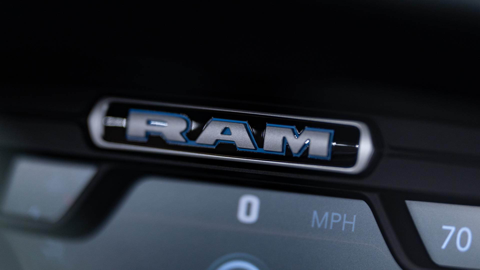 2022 RAM 1500 in DIAMOND BLACK CRYSTAL PEARLCOAT, photo 47 of 51