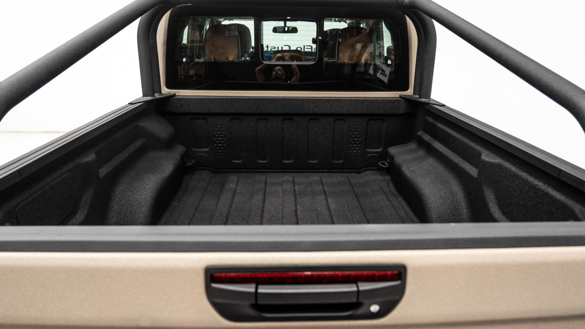 2025 JEEP GLADIATOR in Tan, photo 28 of 55
