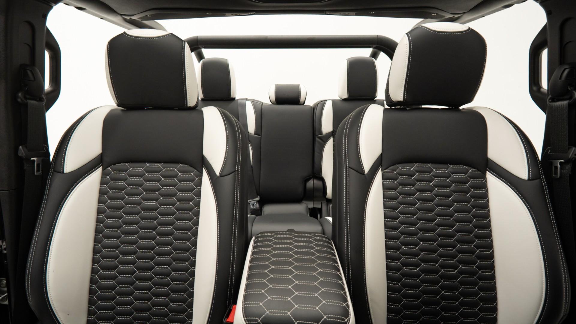 2025 JEEP GLADIATOR in Black, photo 36 of 54