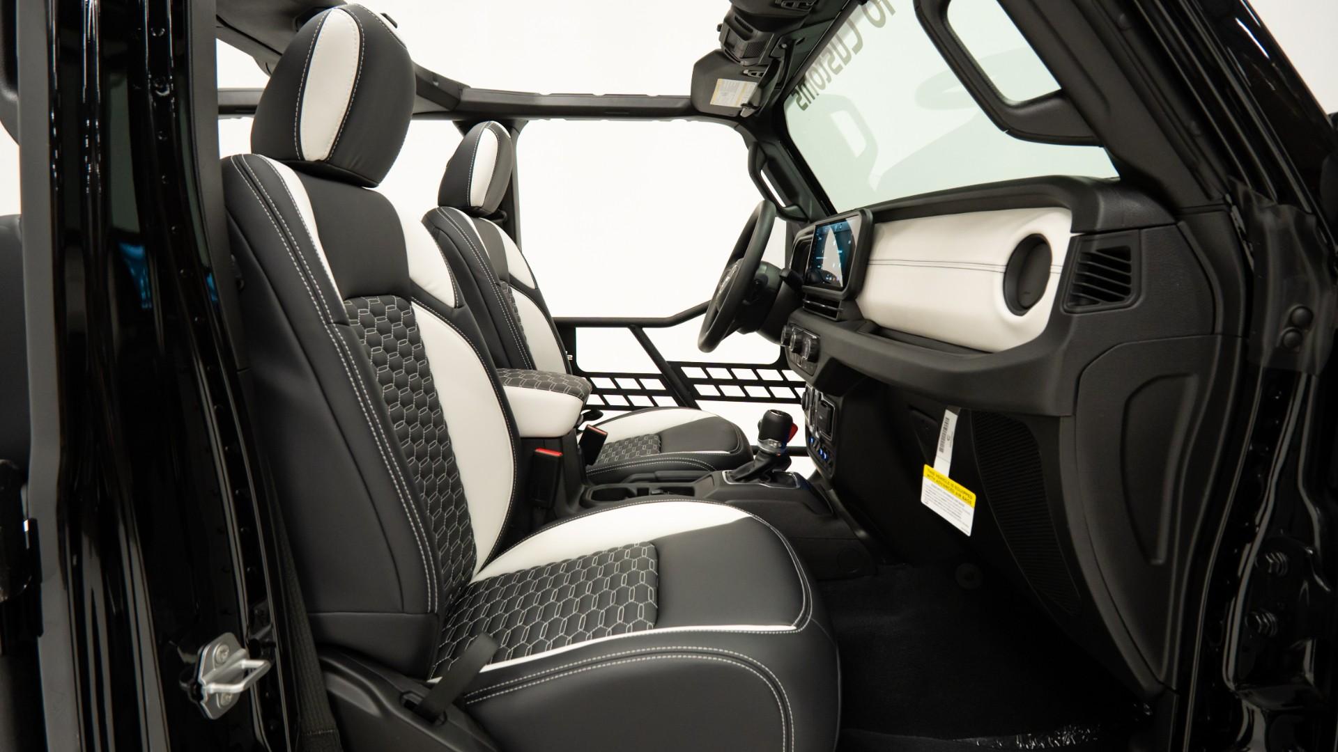2025 JEEP GLADIATOR in Black, photo 46 of 54