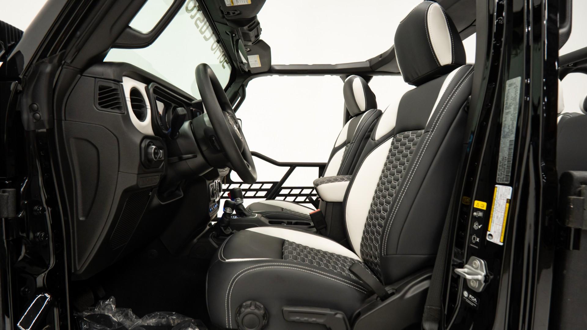2025 JEEP GLADIATOR in Black, photo 41 of 54
