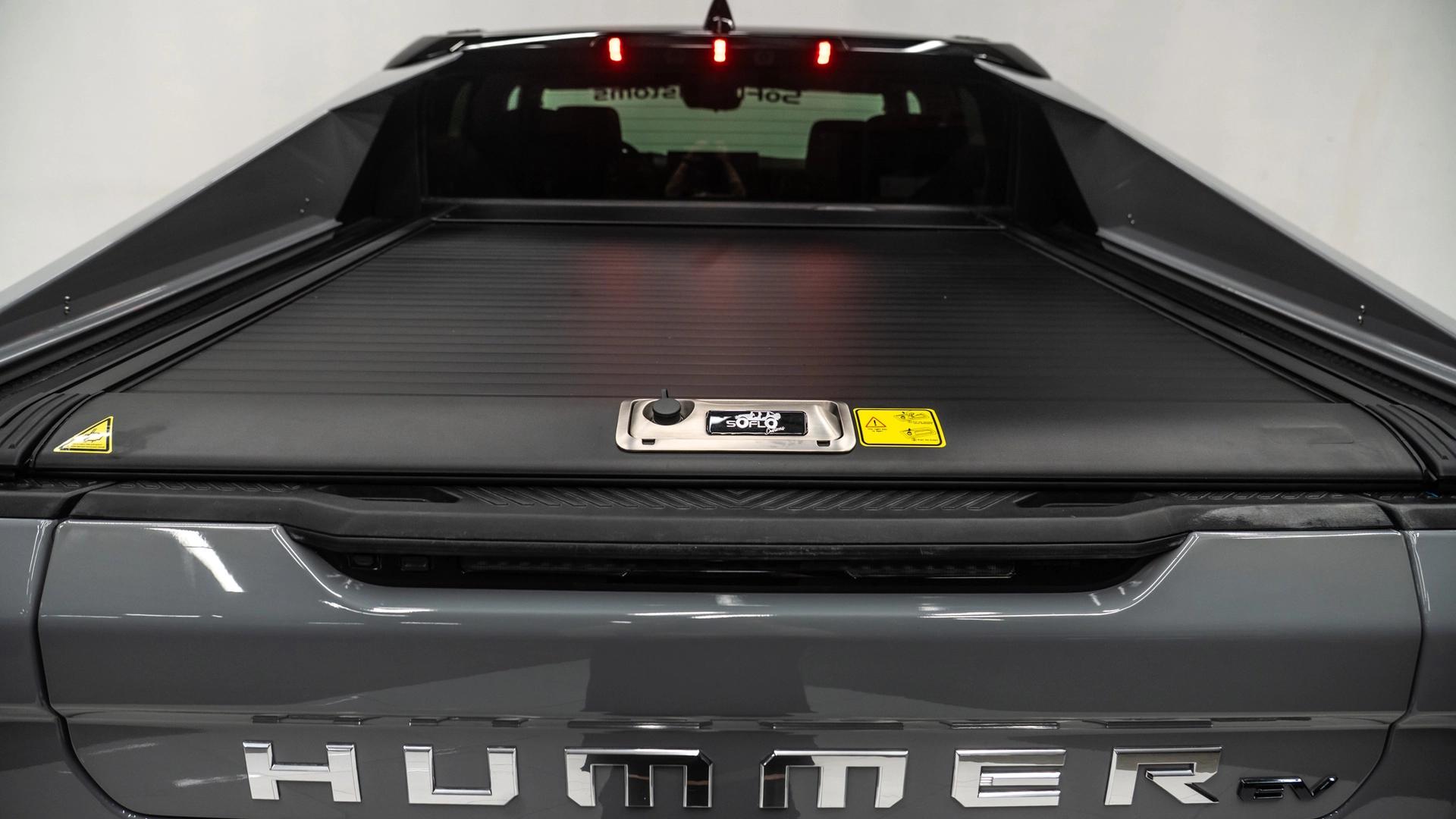 2024 GMC HUMMER EV PICKUP in Gray, photo 17 of 29