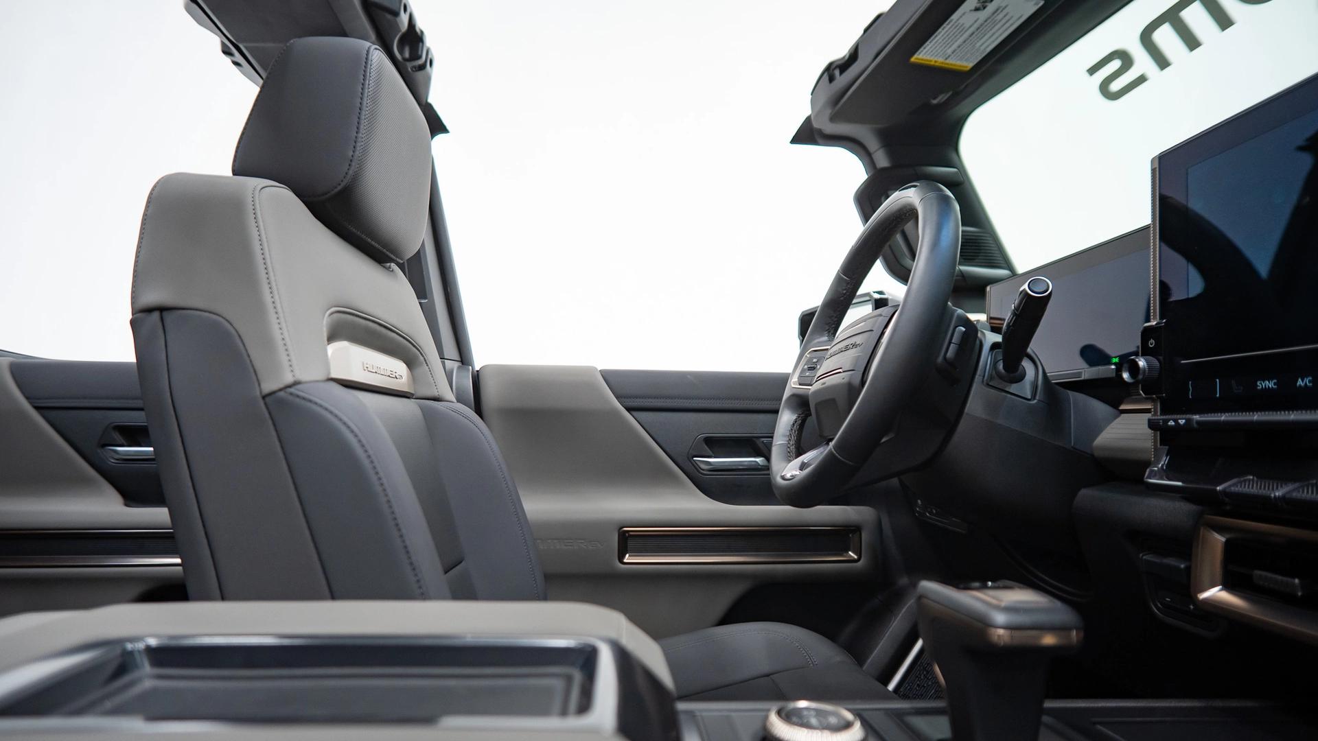 2024 GMC HUMMER EV PICKUP in Gray, photo 19 of 29