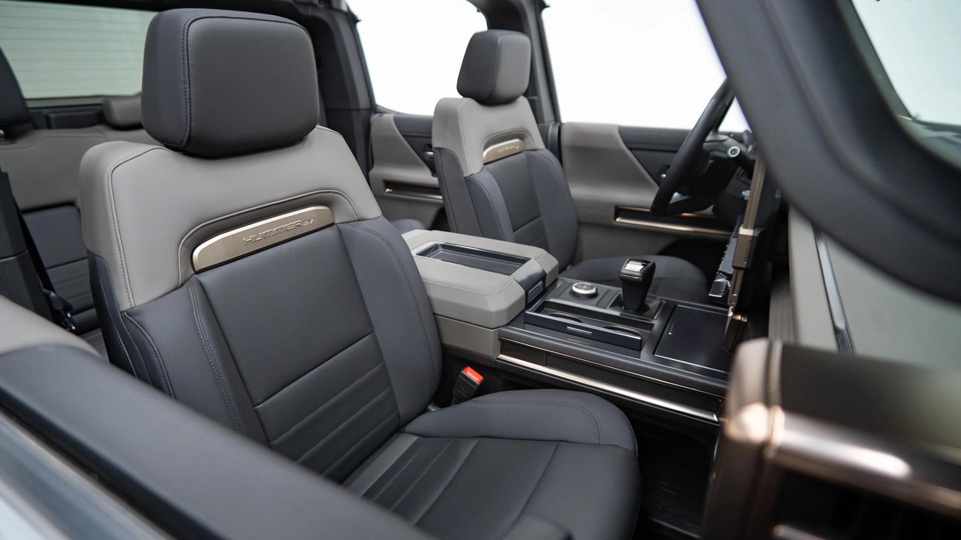 2024 GMC HUMMER EV PICKUP in Gray, photo 21 of 29