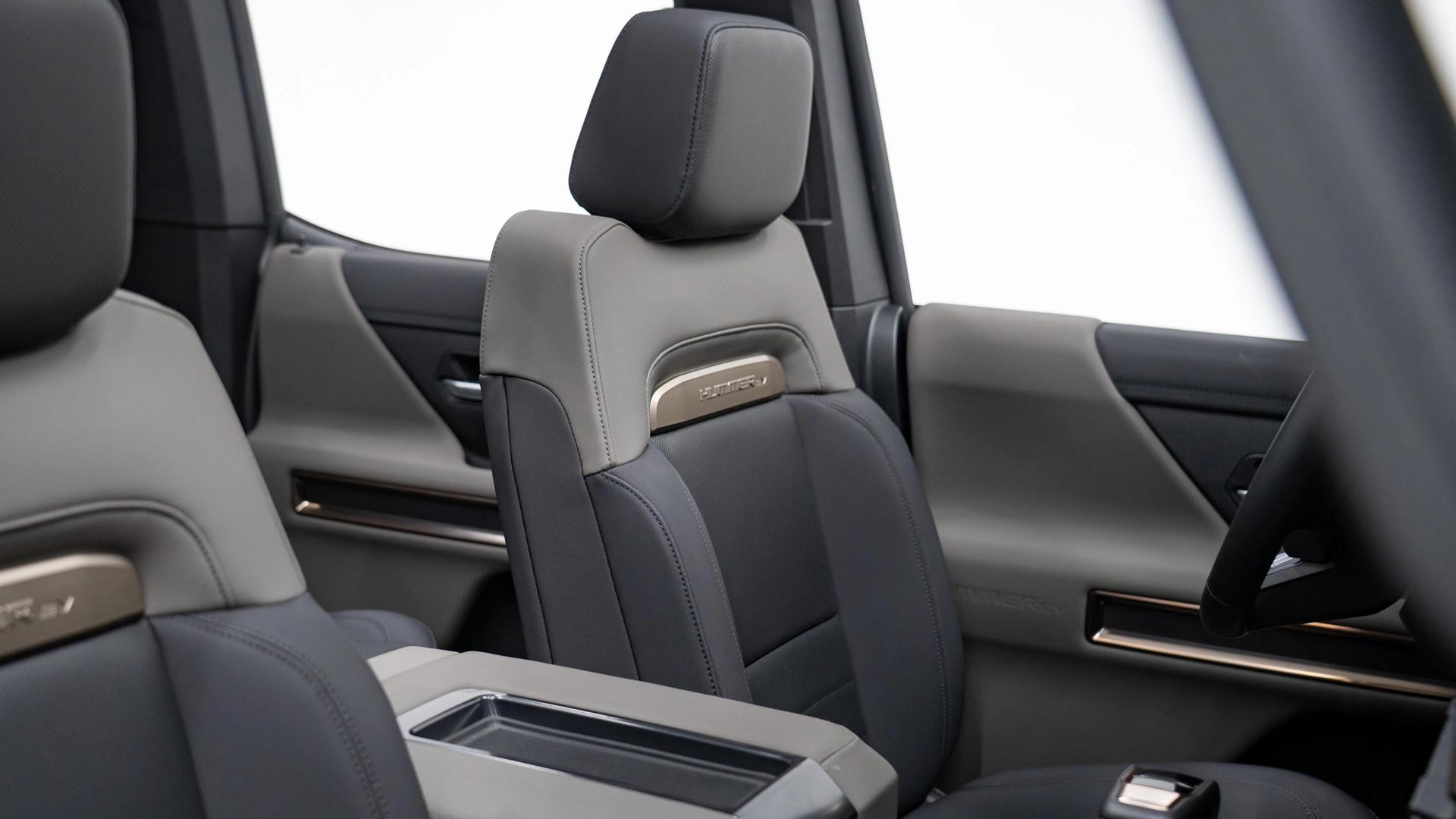 2024 GMC HUMMER EV PICKUP in Gray, photo 22 of 29