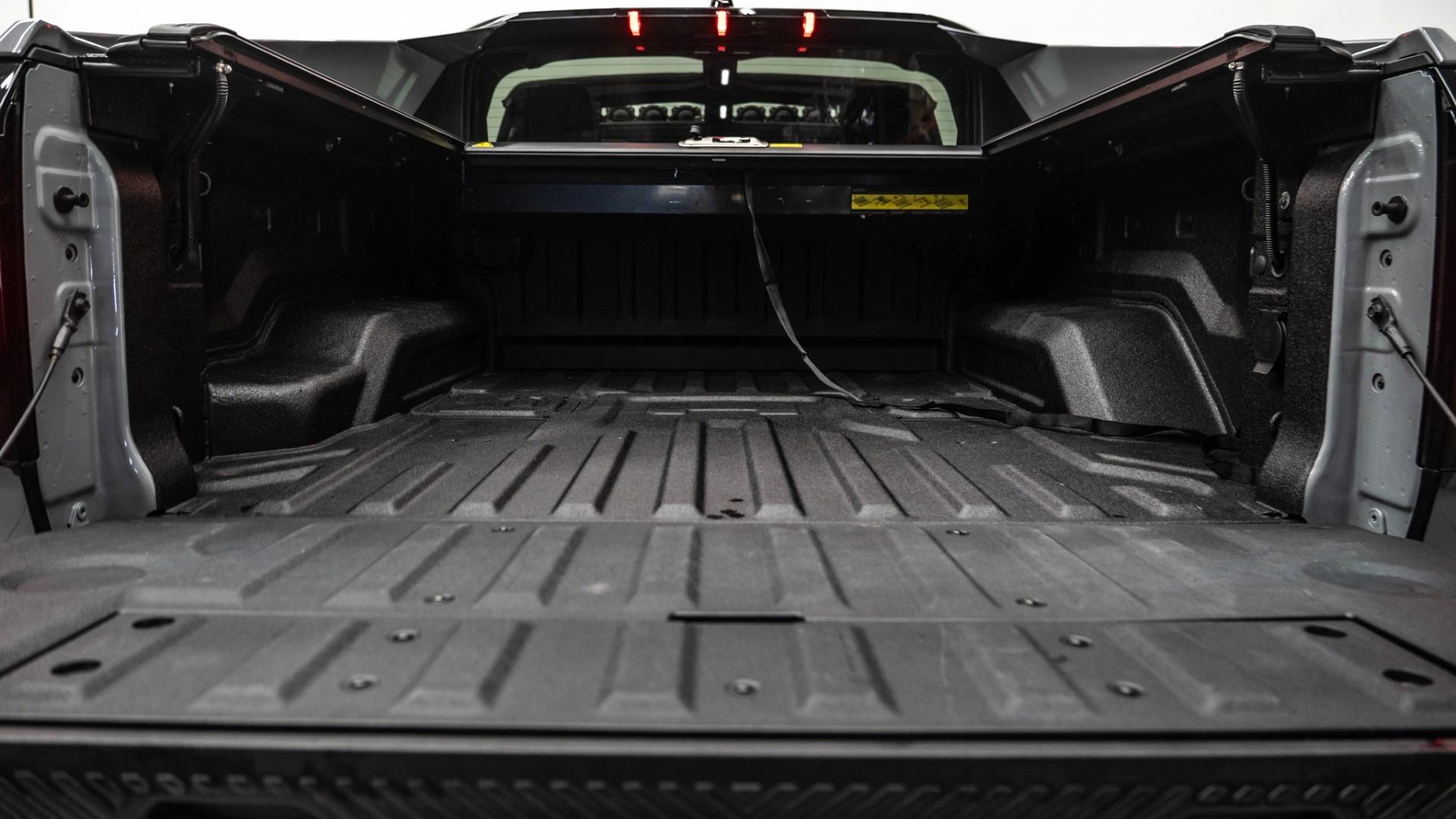 2024 GMC HUMMER EV PICKUP in Gray, photo 24 of 29