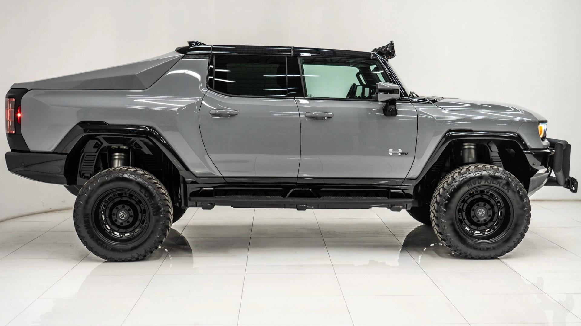2024 GMC HUMMER EV PICKUP in Gray, photo 7 of 29