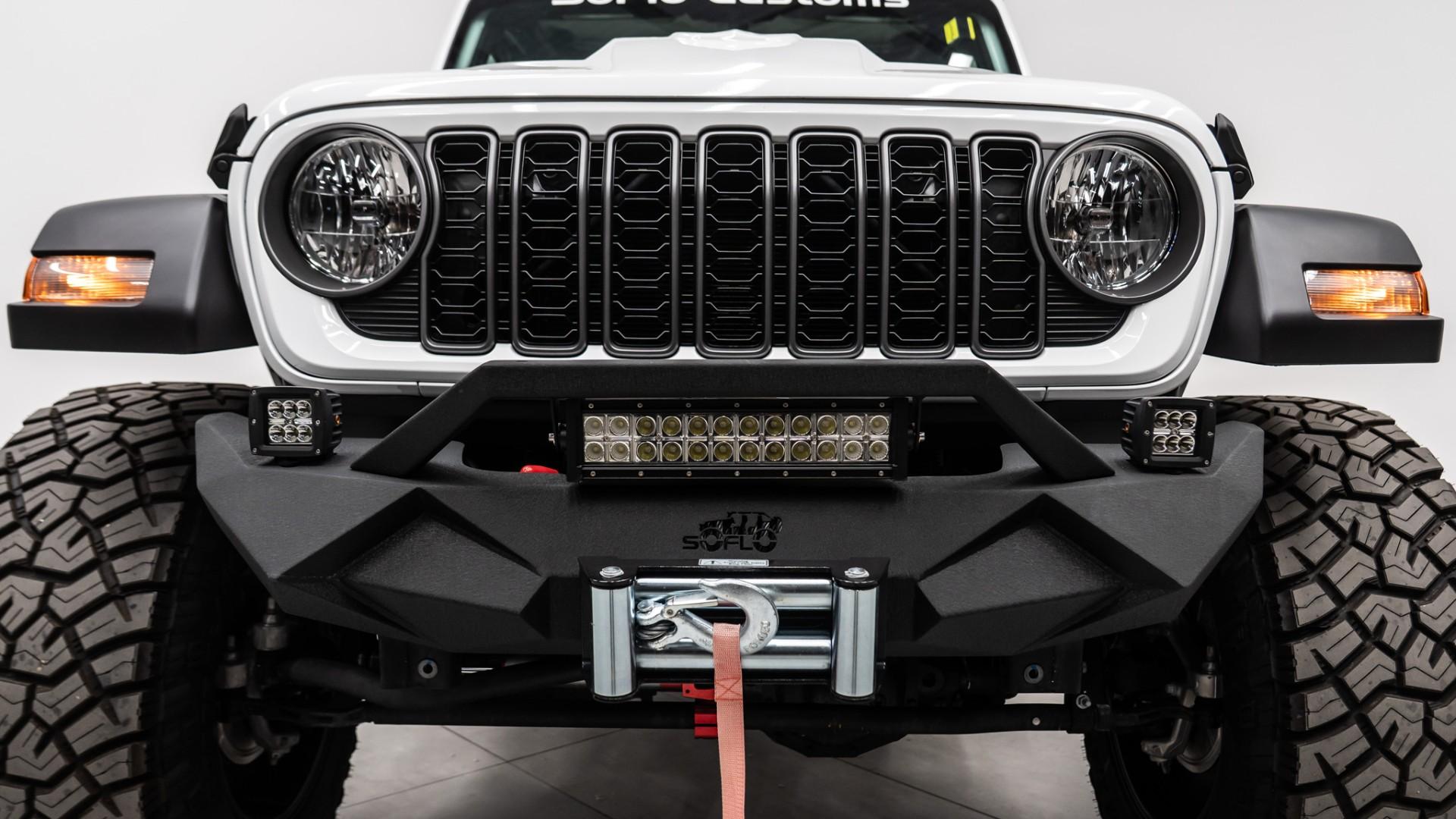 2025 JEEP GLADIATOR in White, photo 43 of 54
