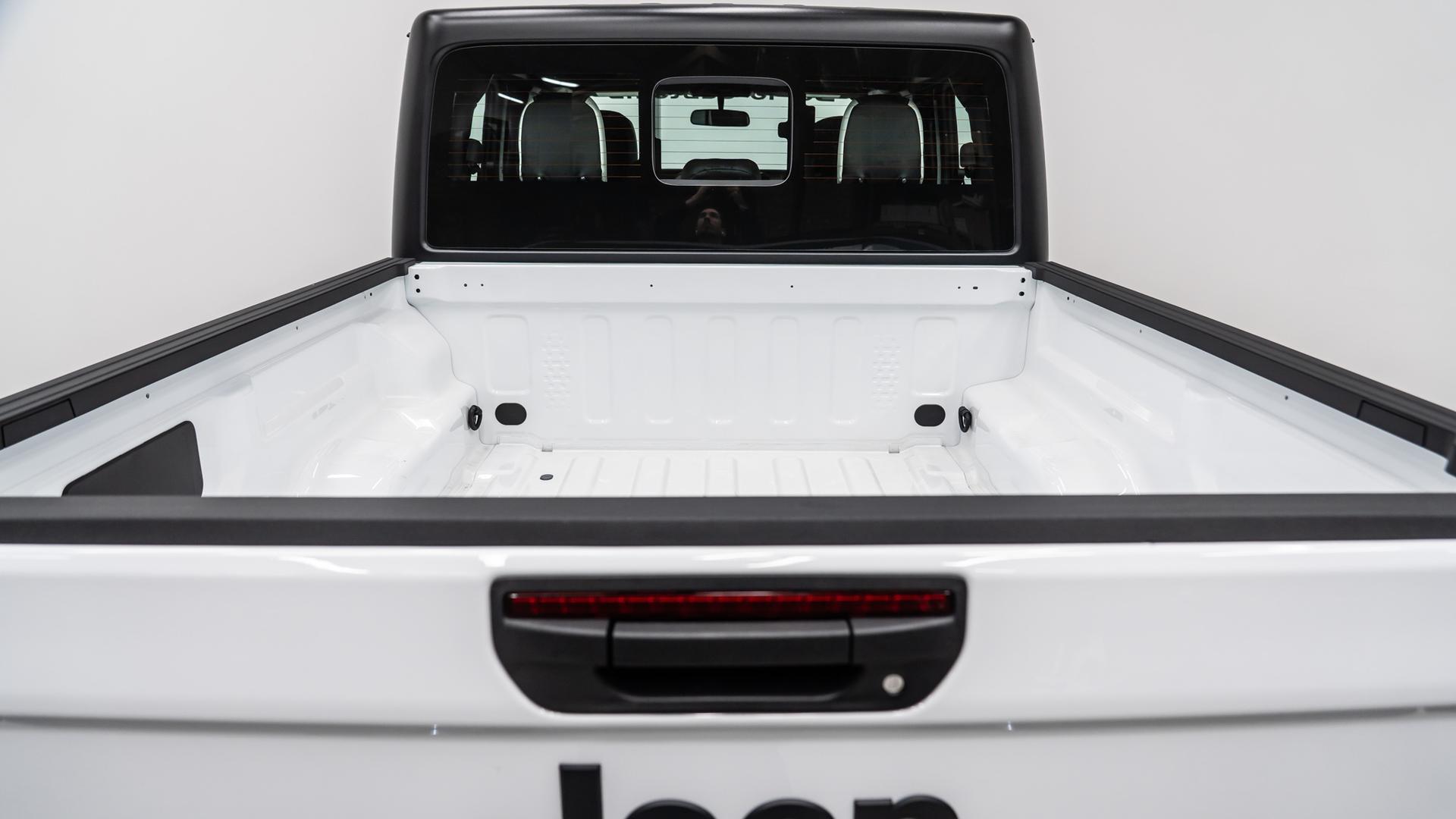 2025 JEEP GLADIATOR in White, photo 46 of 54