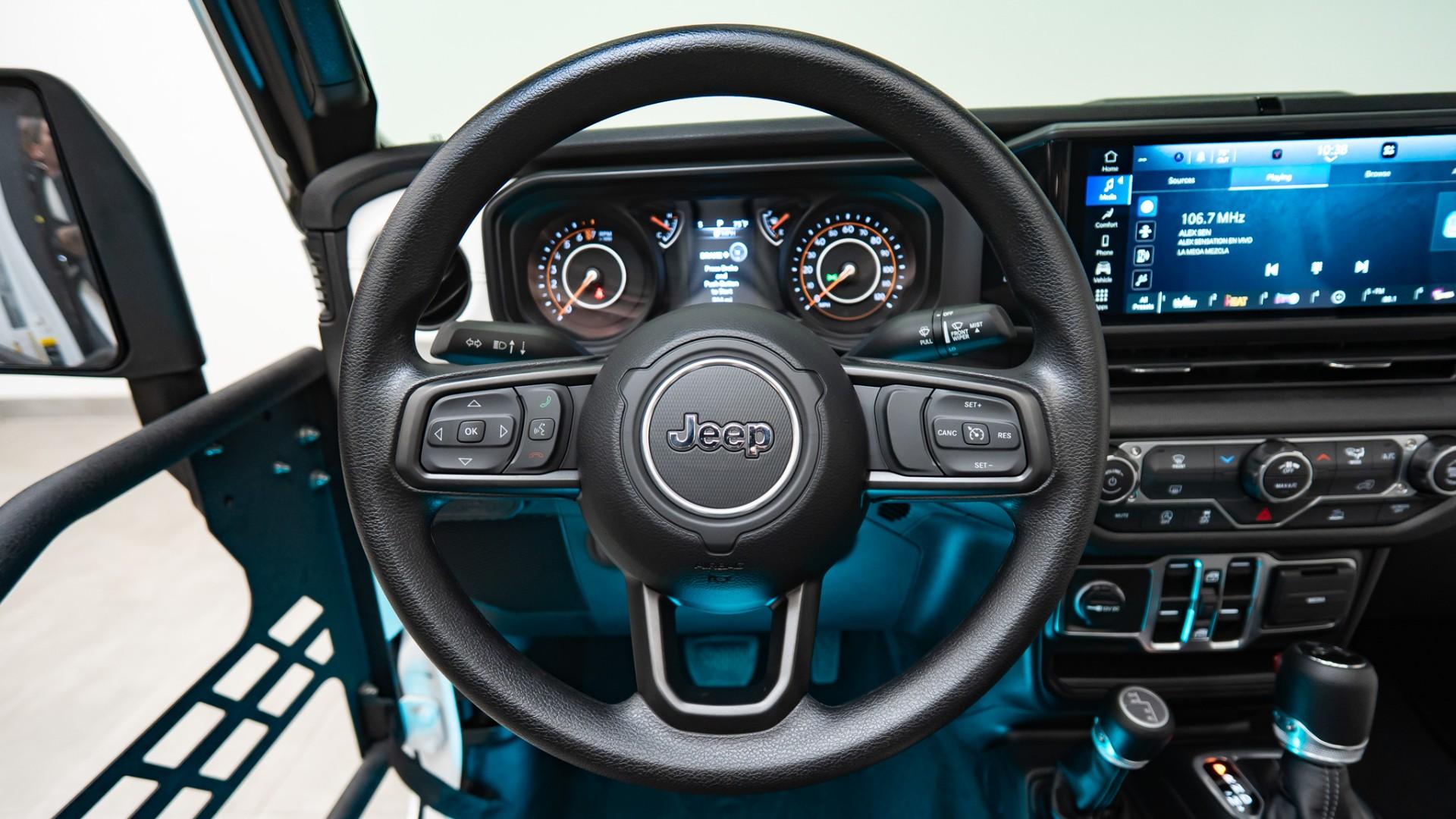 2025 JEEP GLADIATOR in White, photo 18 of 54