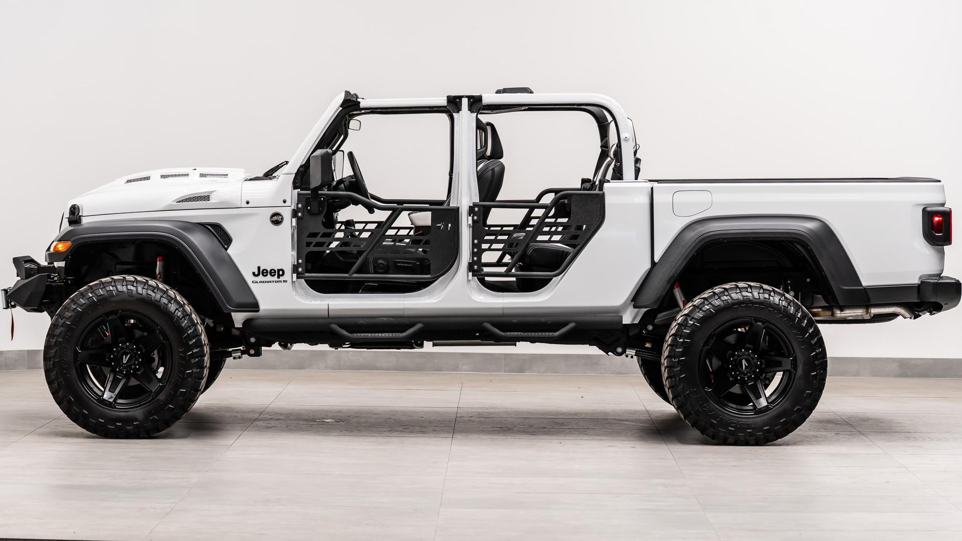 2025 JEEP GLADIATOR in White, photo 14 of 54