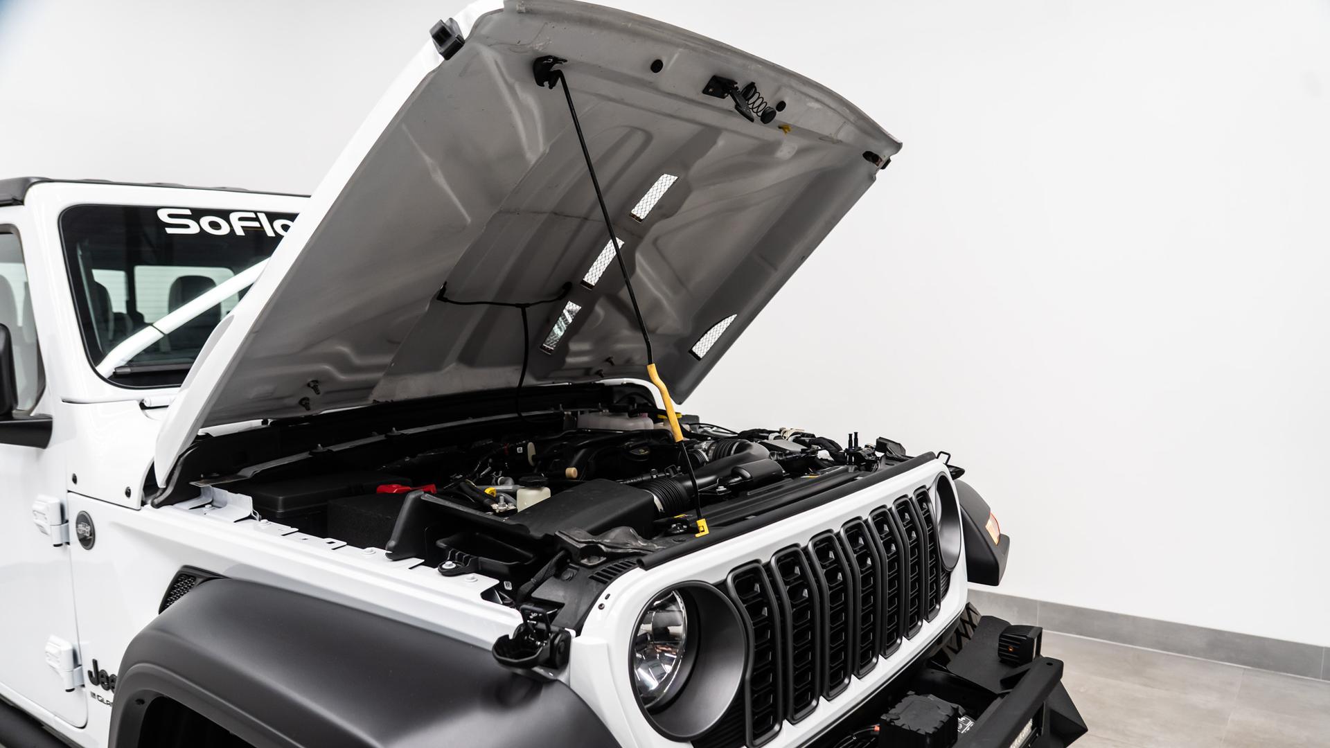 2025 JEEP GLADIATOR in White, photo 35 of 54