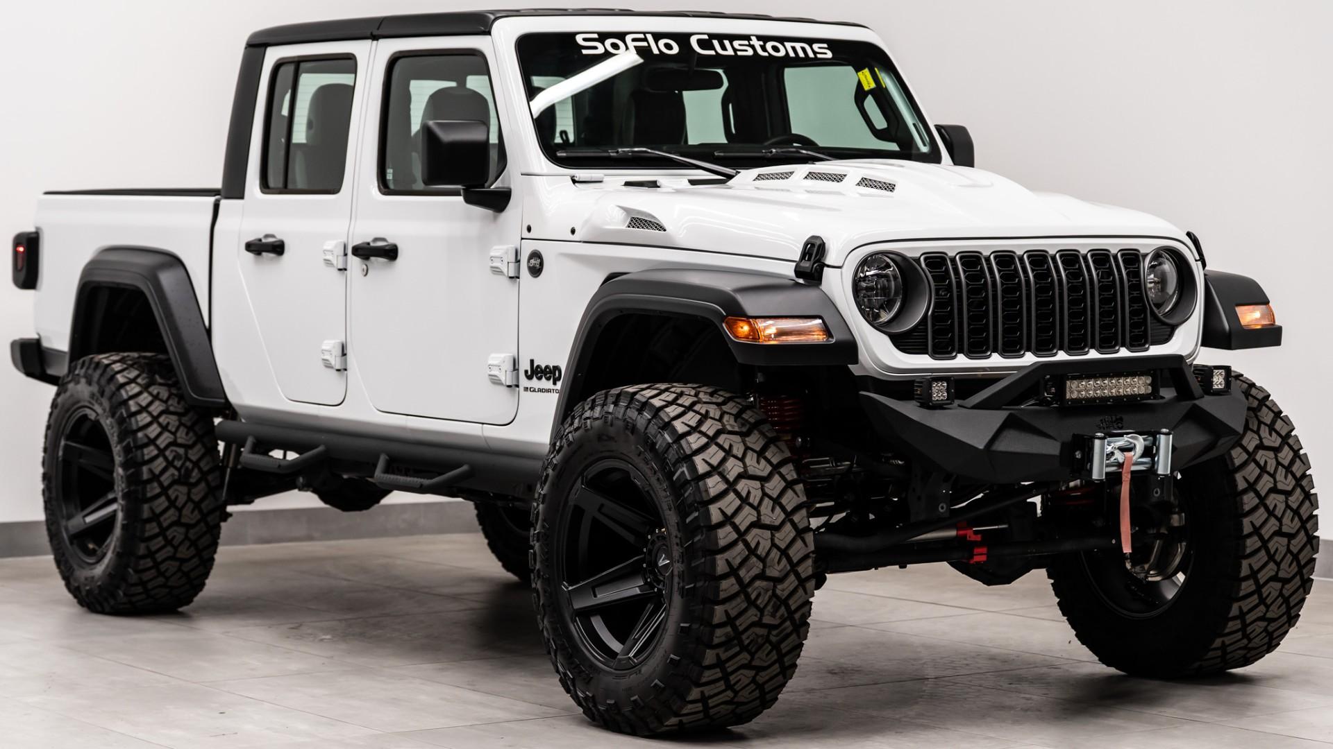 2025 JEEP GLADIATOR in White, photo 5 of 54