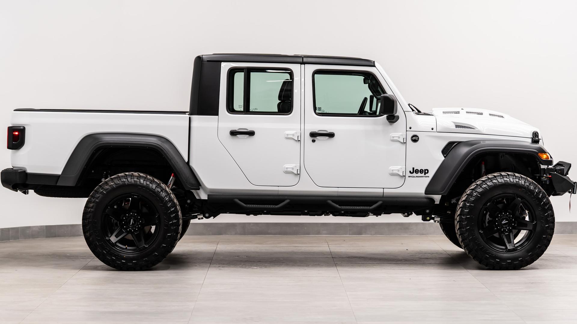 2025 JEEP GLADIATOR in White, photo 7 of 54