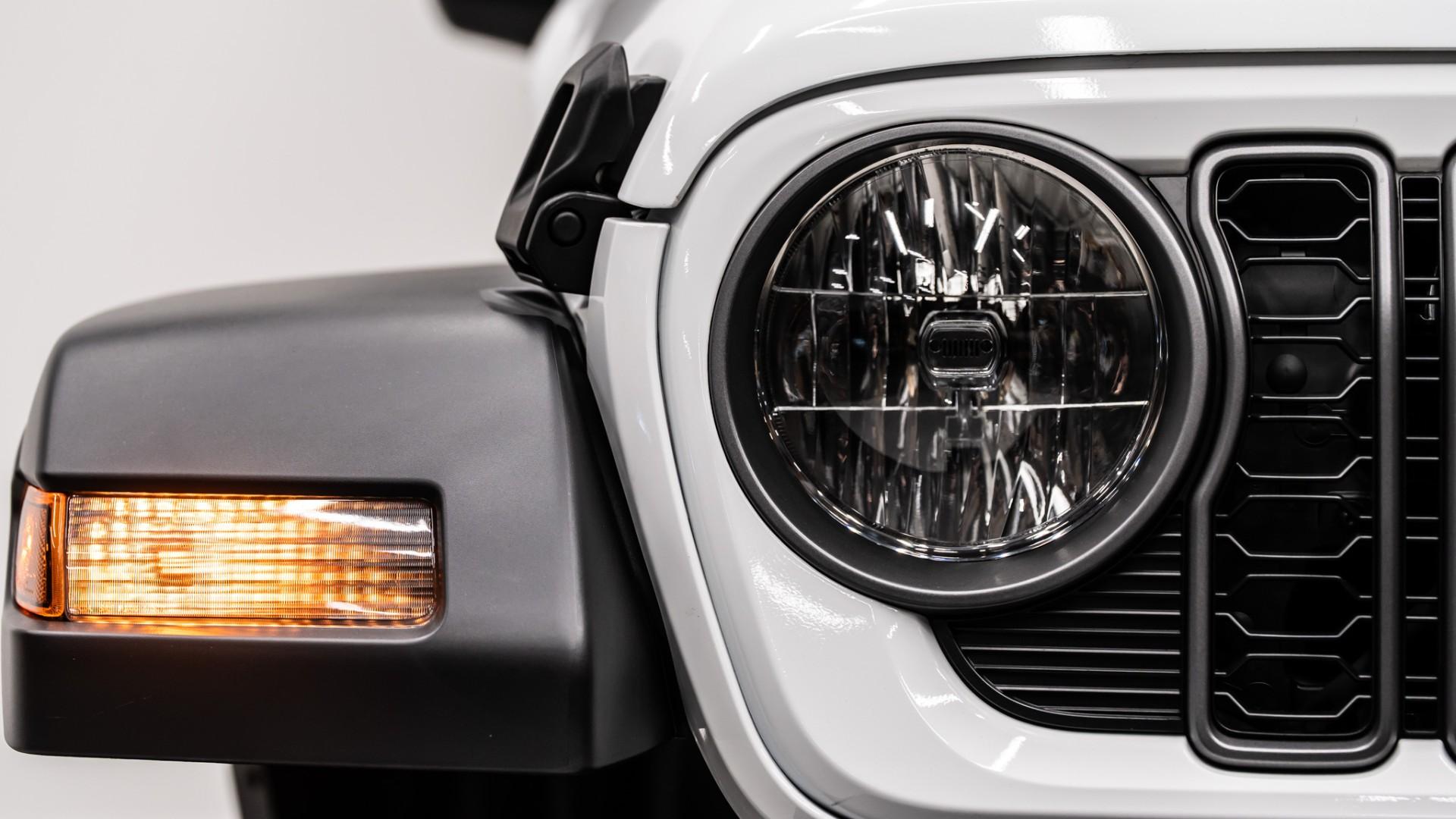 2025 JEEP GLADIATOR in White, photo 40 of 54