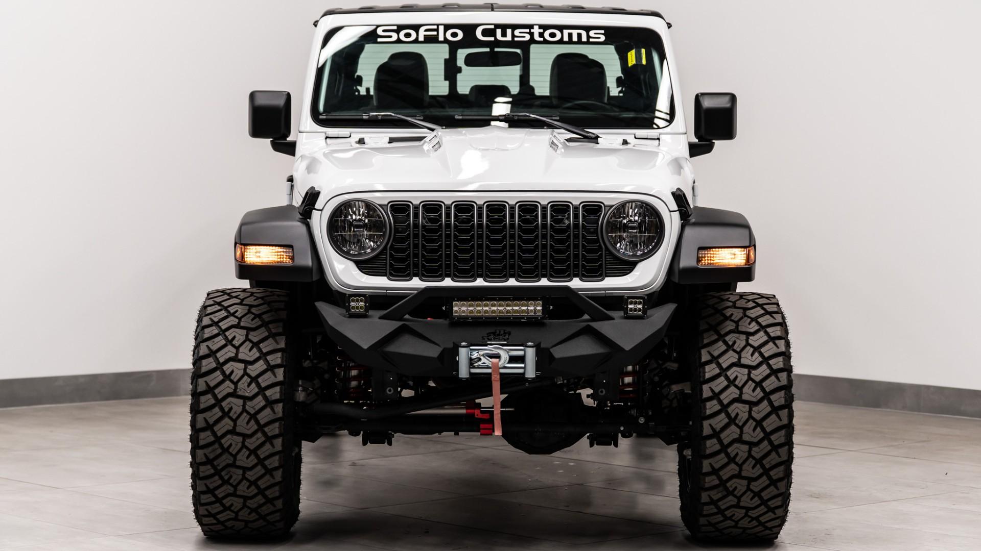 2025 JEEP GLADIATOR in White, photo 4 of 54