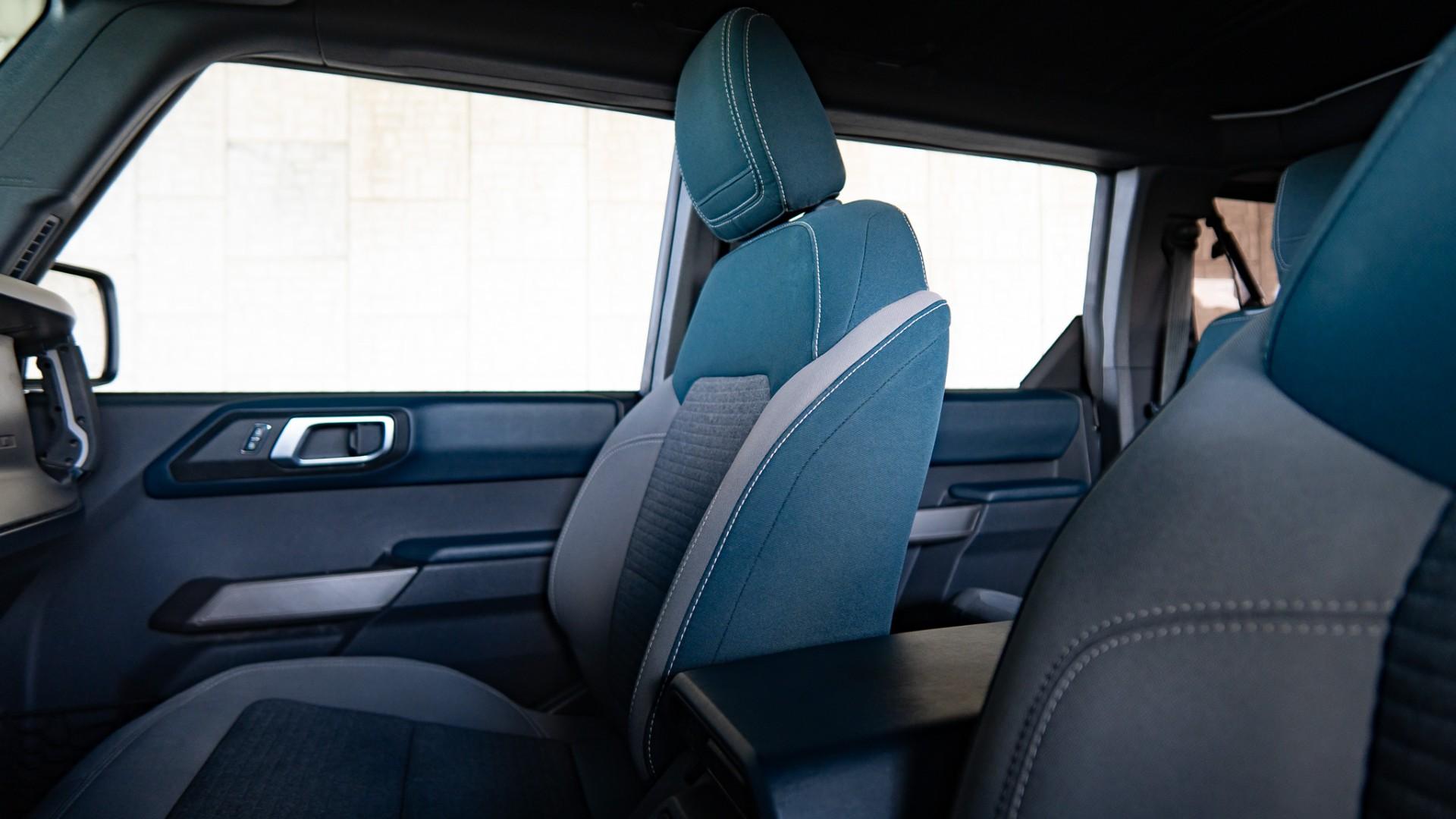 2021 FORD BRONCO in Oxford White, photo 17 of 48