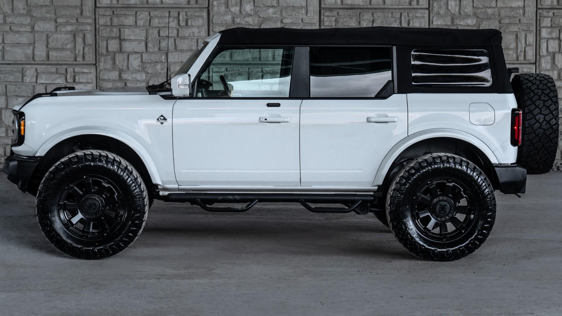 2021 FORD BRONCO in Oxford White, photo 10 of 48