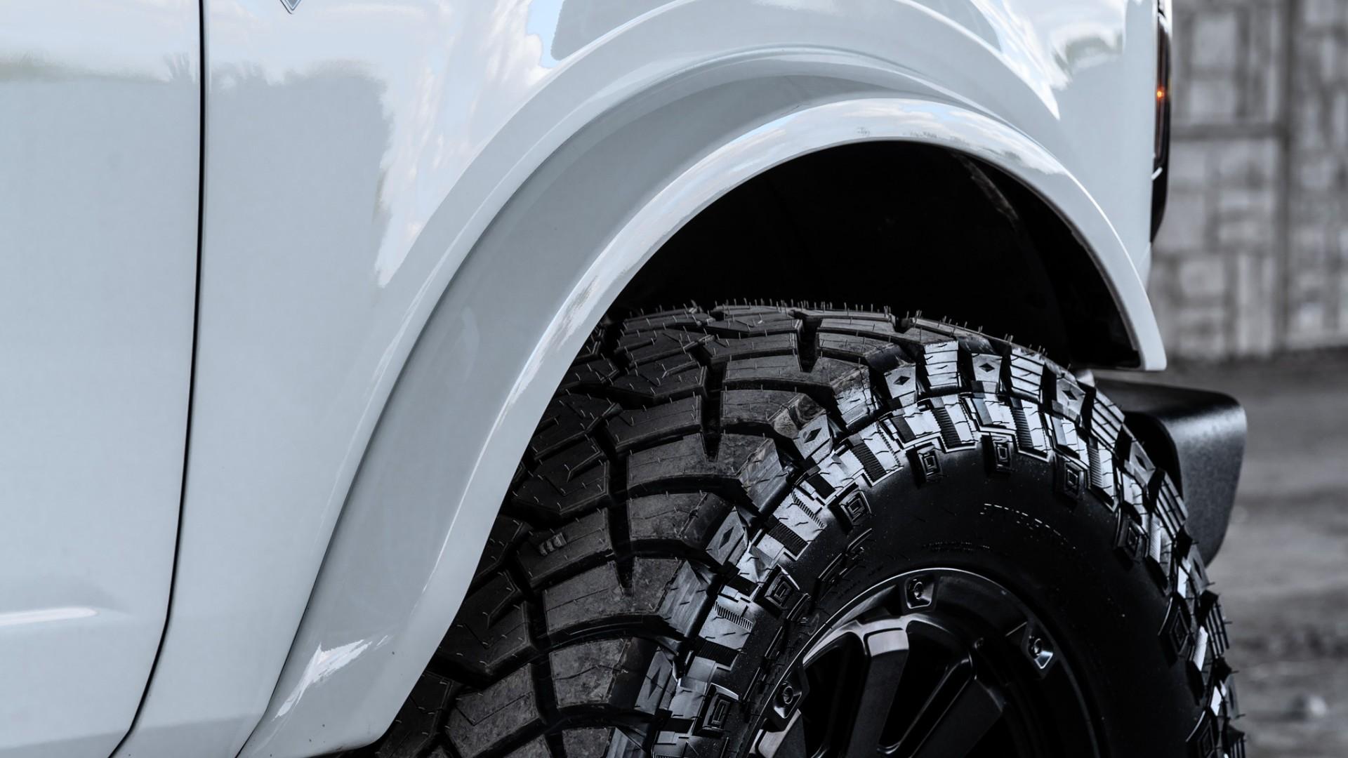 2021 FORD BRONCO in Oxford White, photo 32 of 48