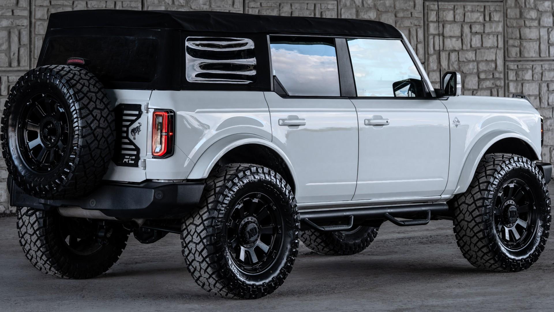 2021 FORD BRONCO in Oxford White, photo 7 of 48