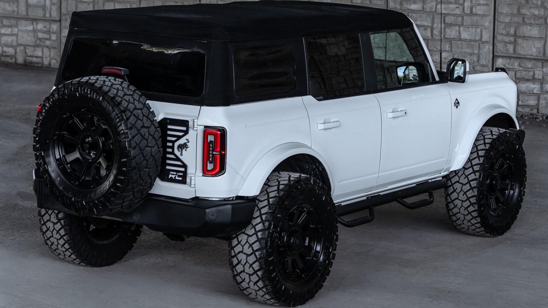 2021 FORD BRONCO in Oxford White, photo 34 of 48