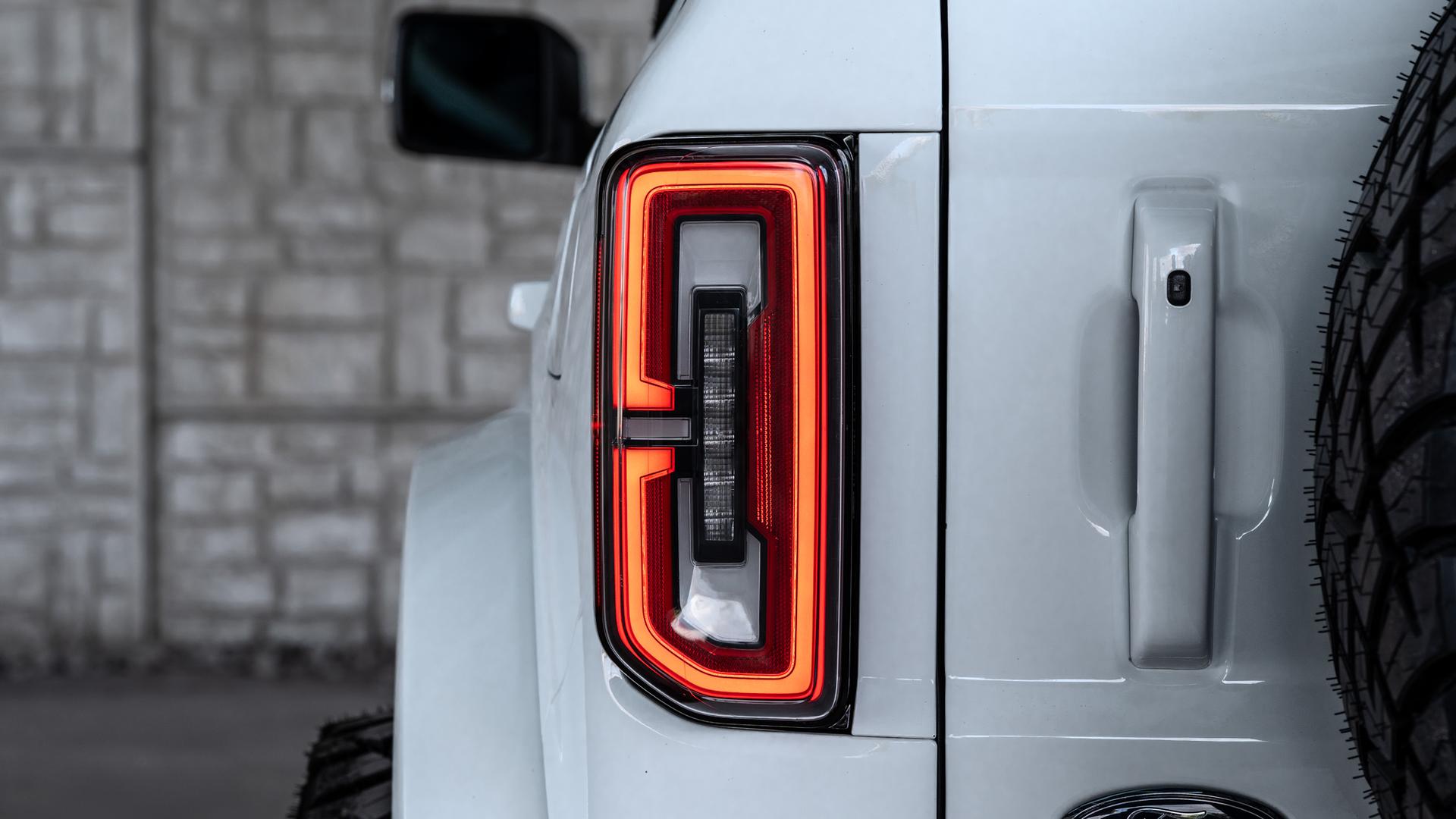 2021 FORD BRONCO in Oxford White, photo 36 of 48