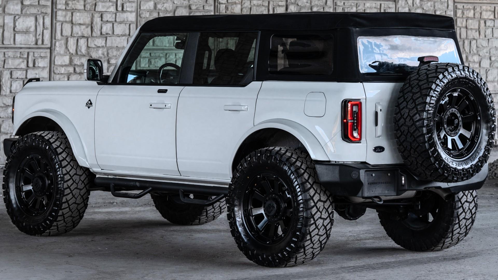 2021 FORD BRONCO in Oxford White, photo 9 of 48