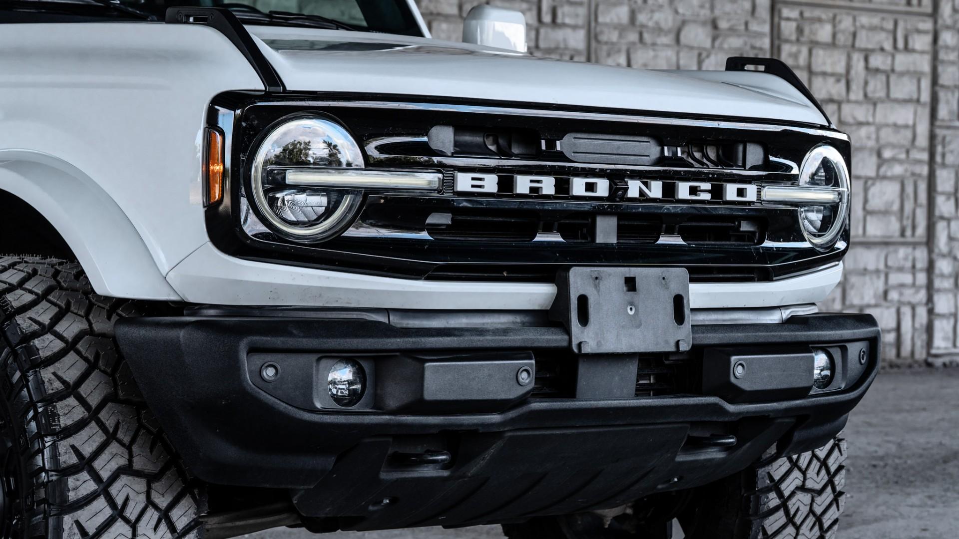 2021 FORD BRONCO in Oxford White, photo 39 of 48