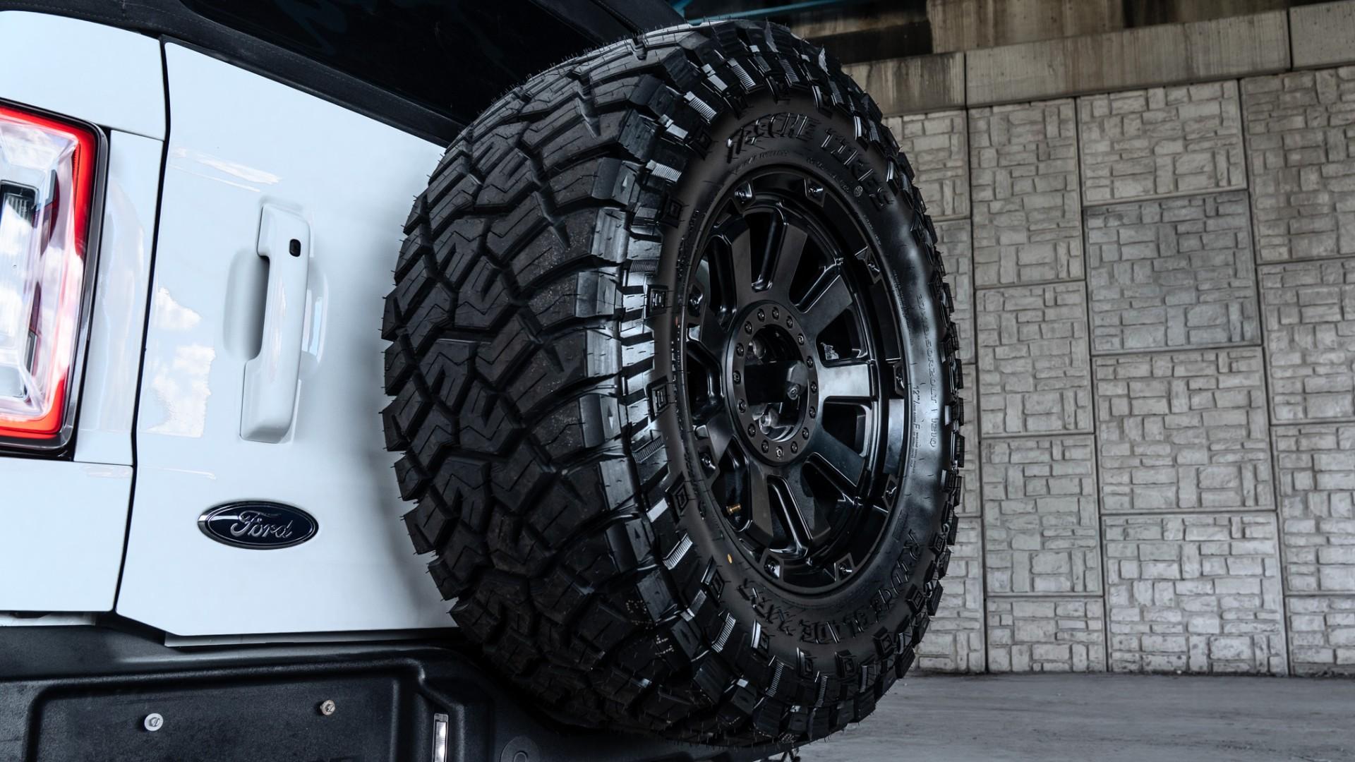 2021 FORD BRONCO in Oxford White, photo 46 of 48