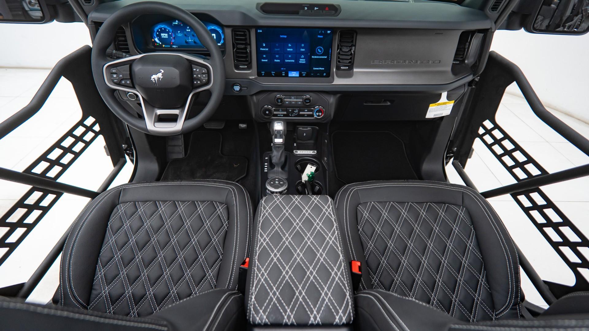 2025 FORD BRONCO in Black, photo 2 of 49