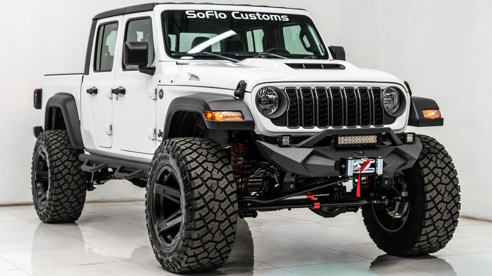 2025 JEEP GLADIATOR in White, photo 4 of 48