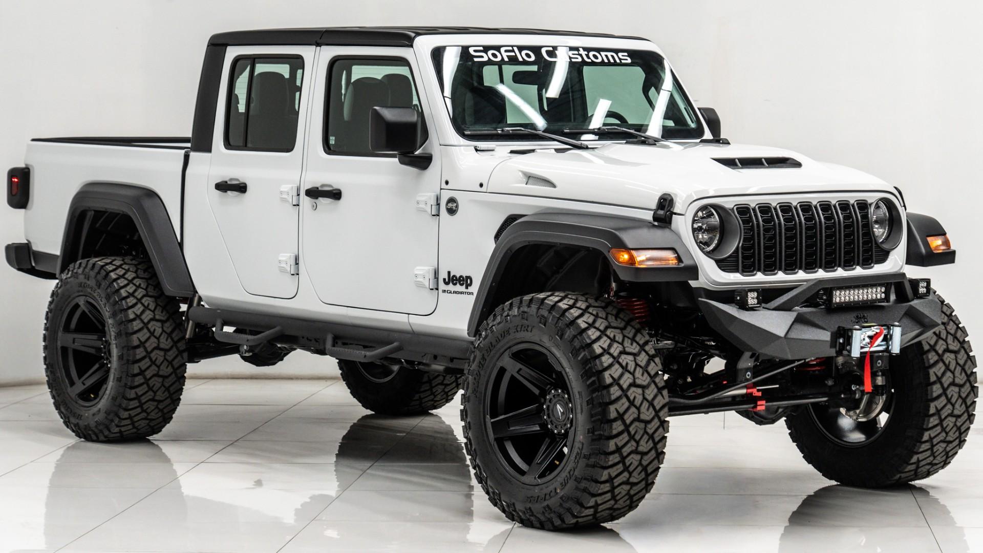 2025 JEEP GLADIATOR in White, photo 5 of 48