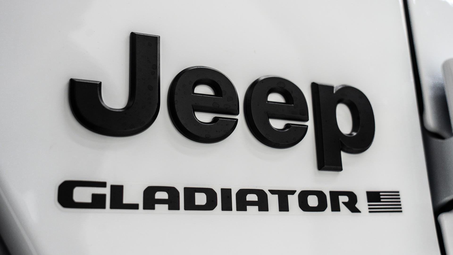2025 JEEP GLADIATOR in White, photo 16 of 48