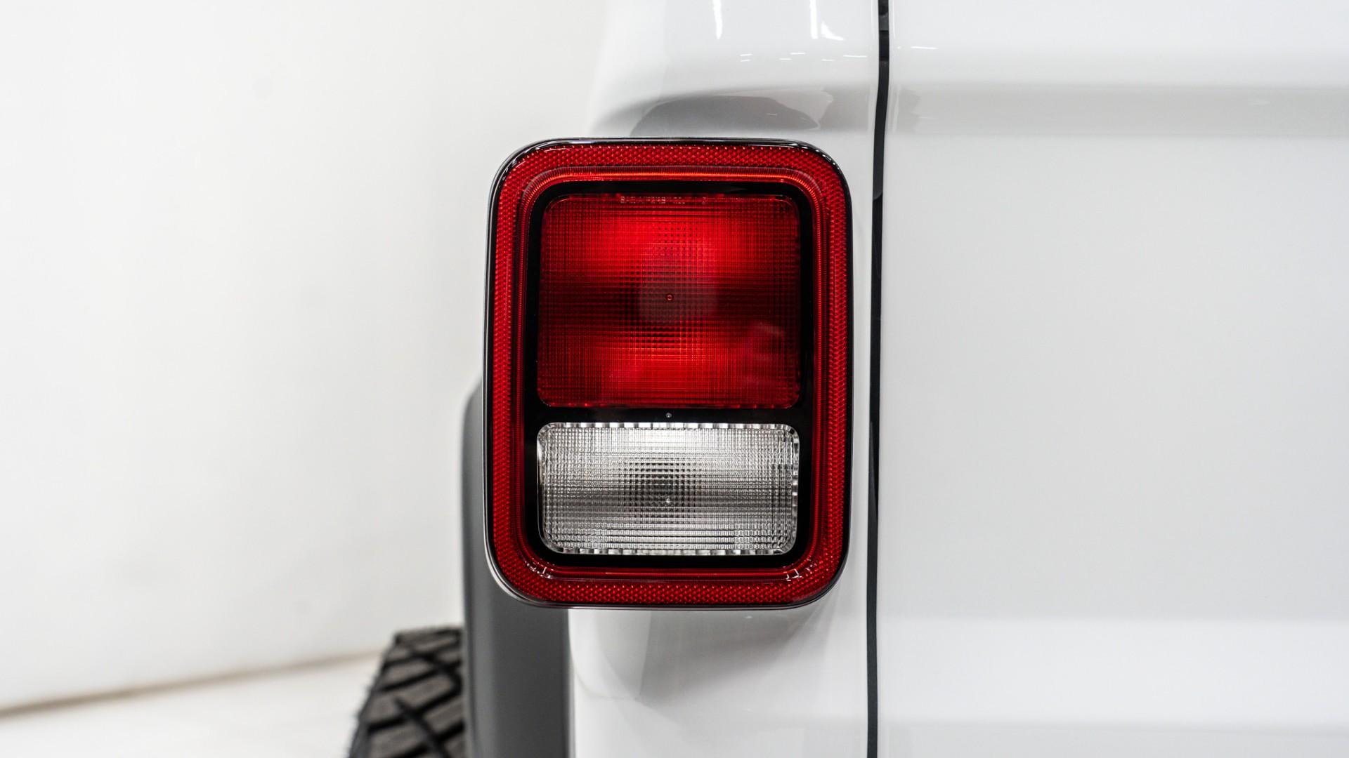 2025 JEEP GLADIATOR in White, photo 10 of 48