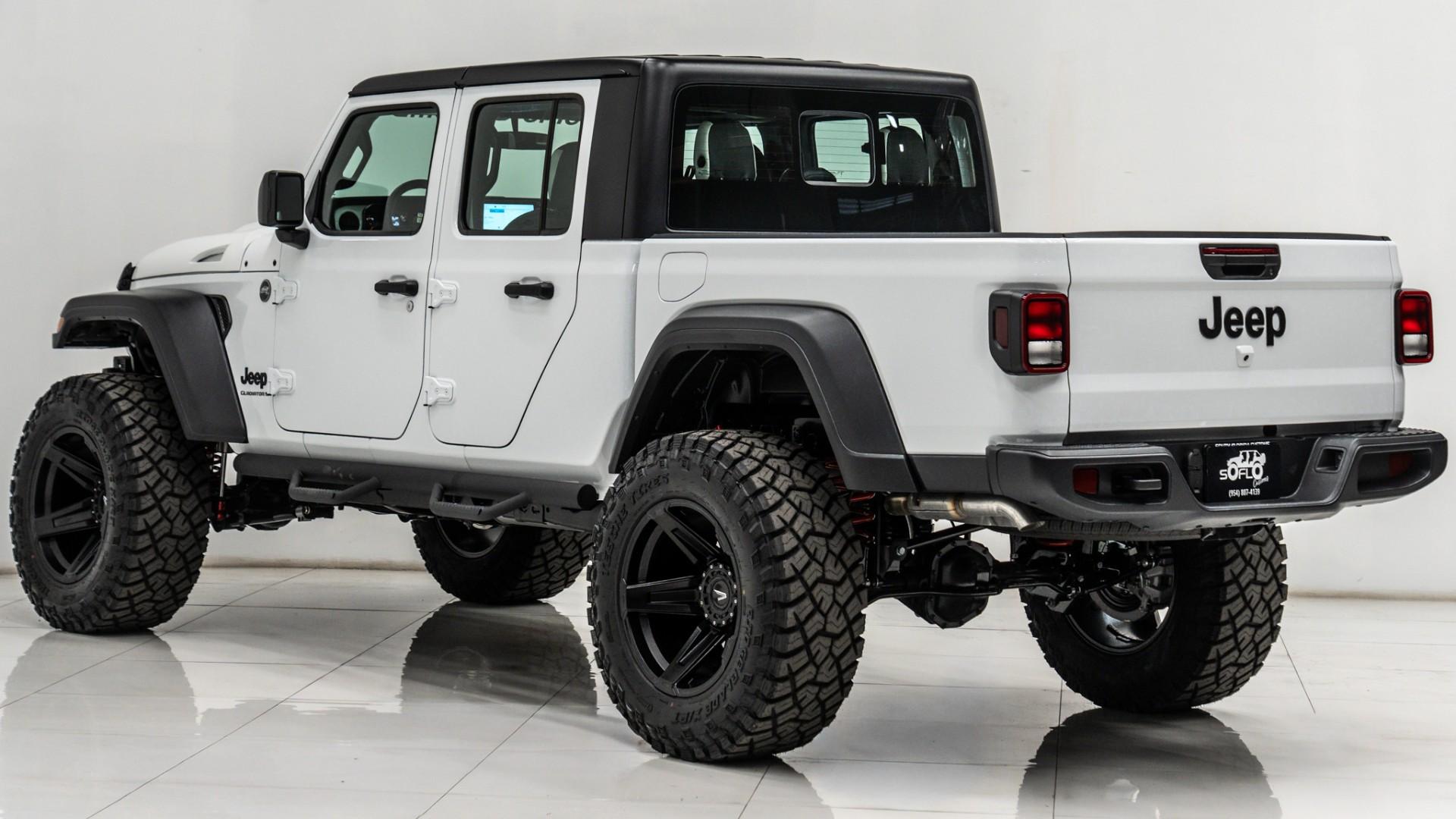2025 JEEP GLADIATOR in White, photo 11 of 48