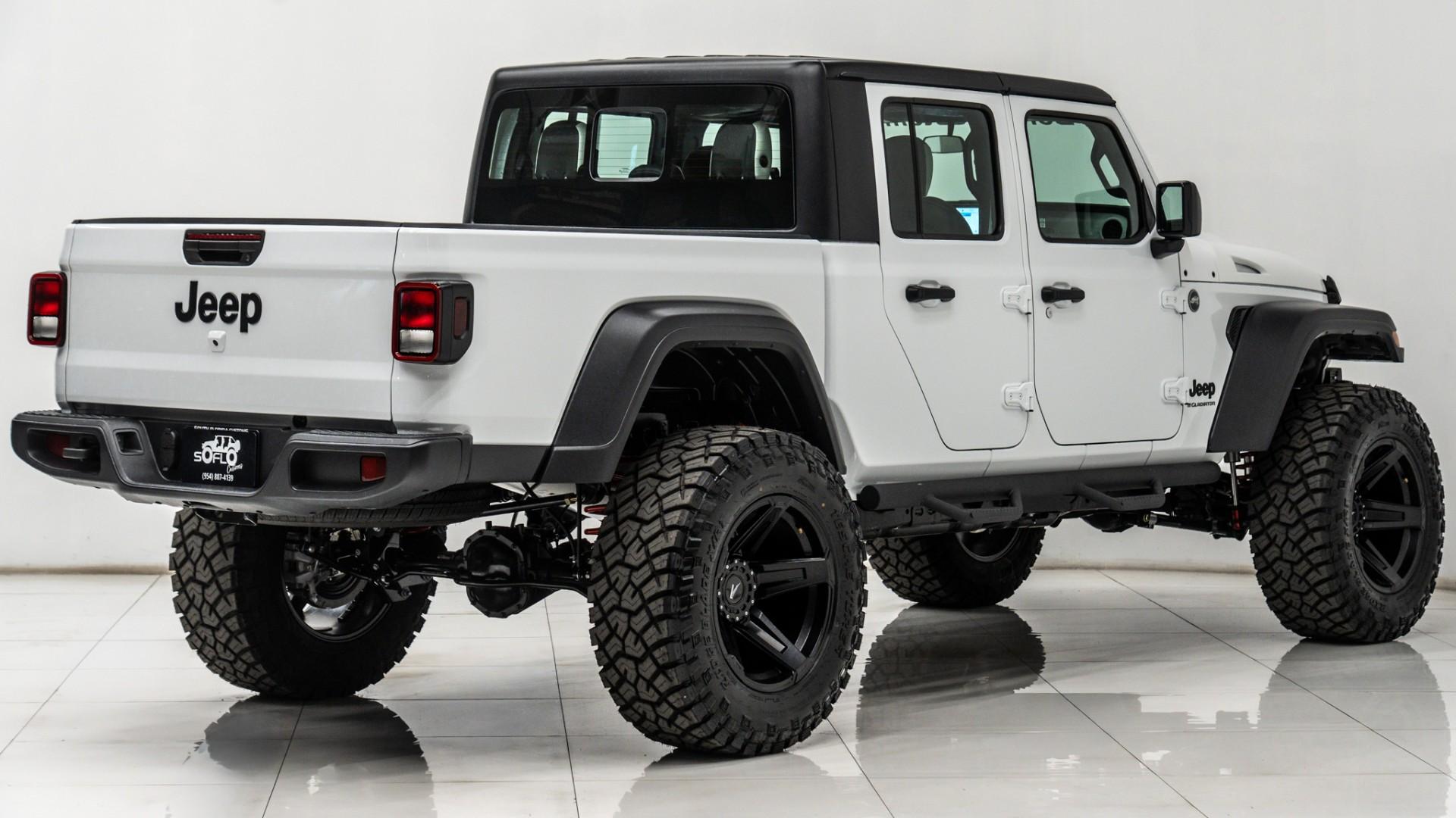 2025 JEEP GLADIATOR in White, photo 7 of 48