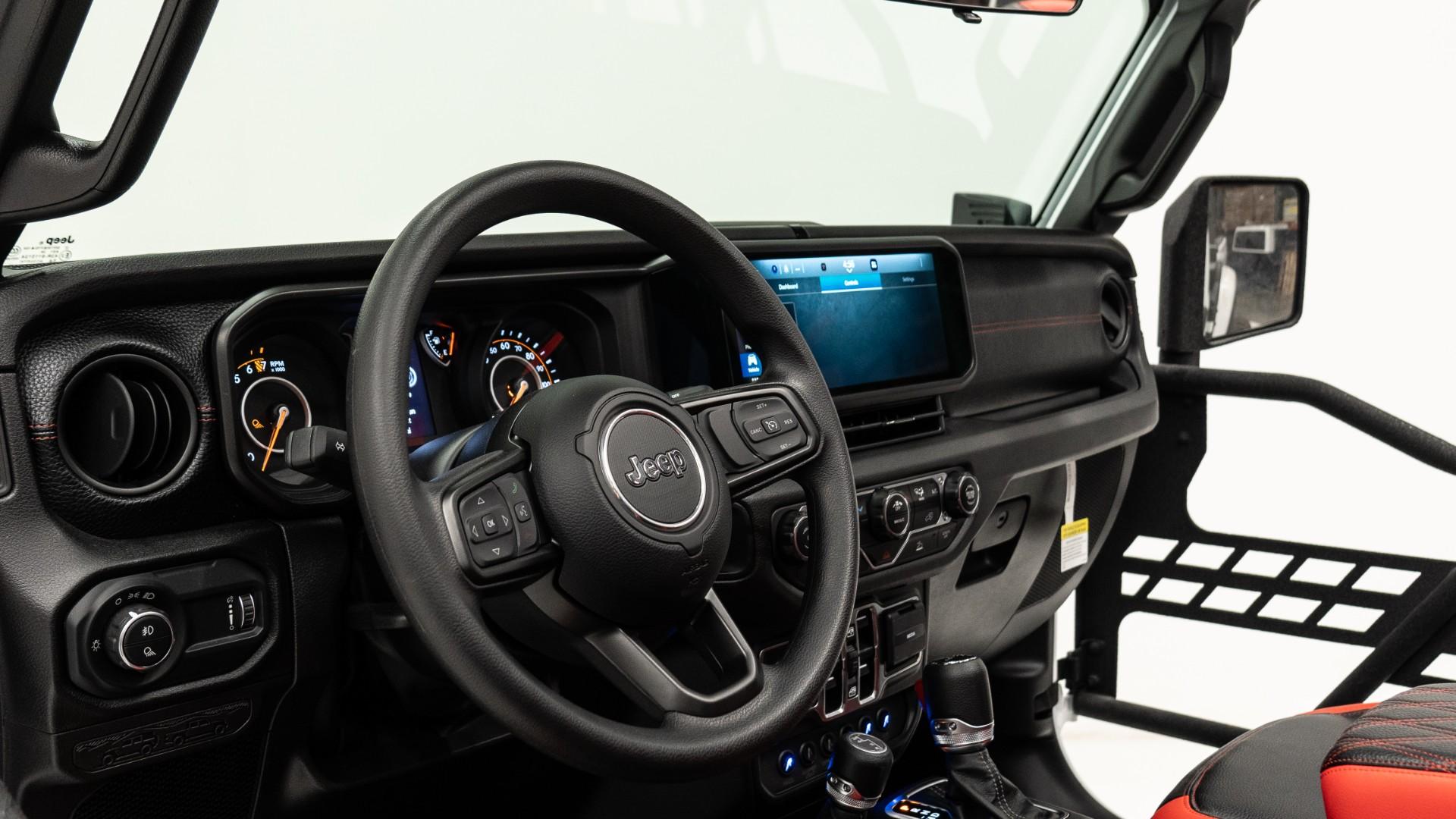 2025 JEEP GLADIATOR in White, photo 31 of 48