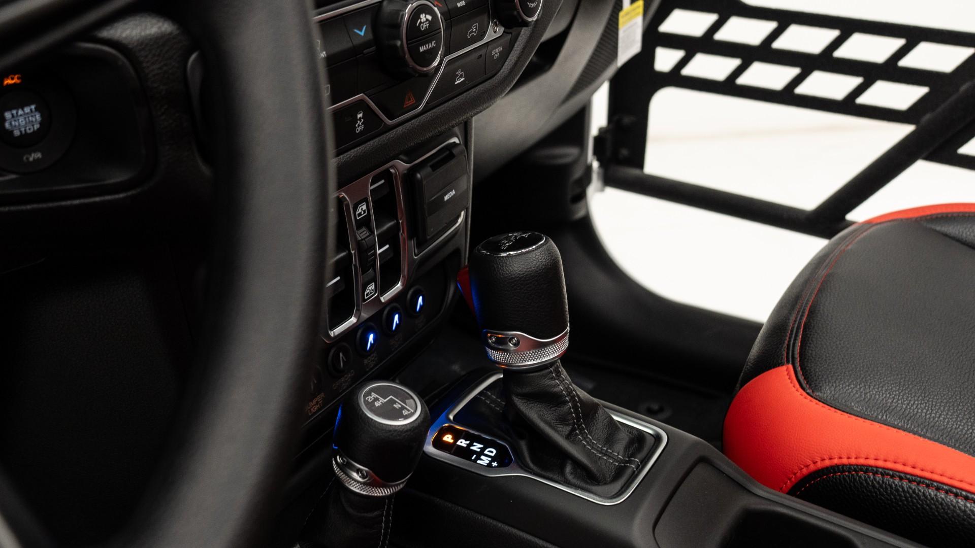 2025 JEEP GLADIATOR in White, photo 44 of 48