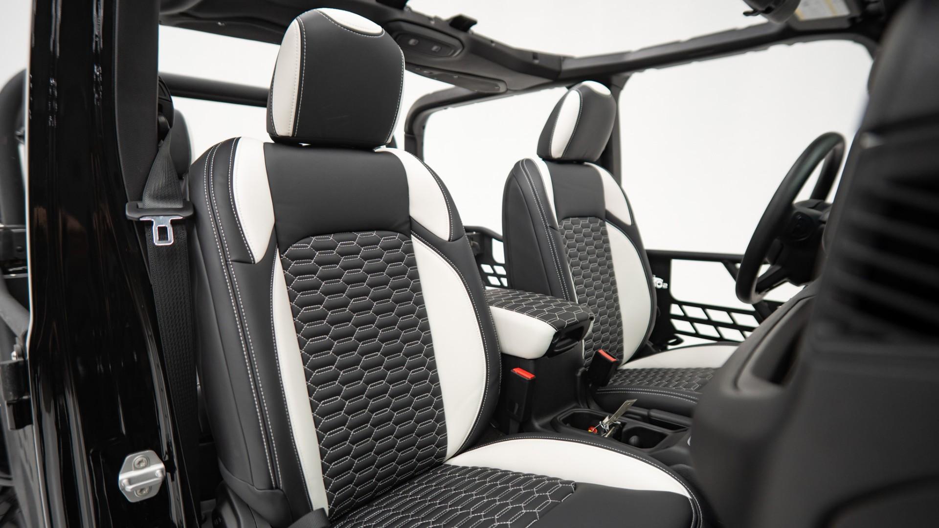 2025 JEEP GLADIATOR in Black, photo 13 of 27