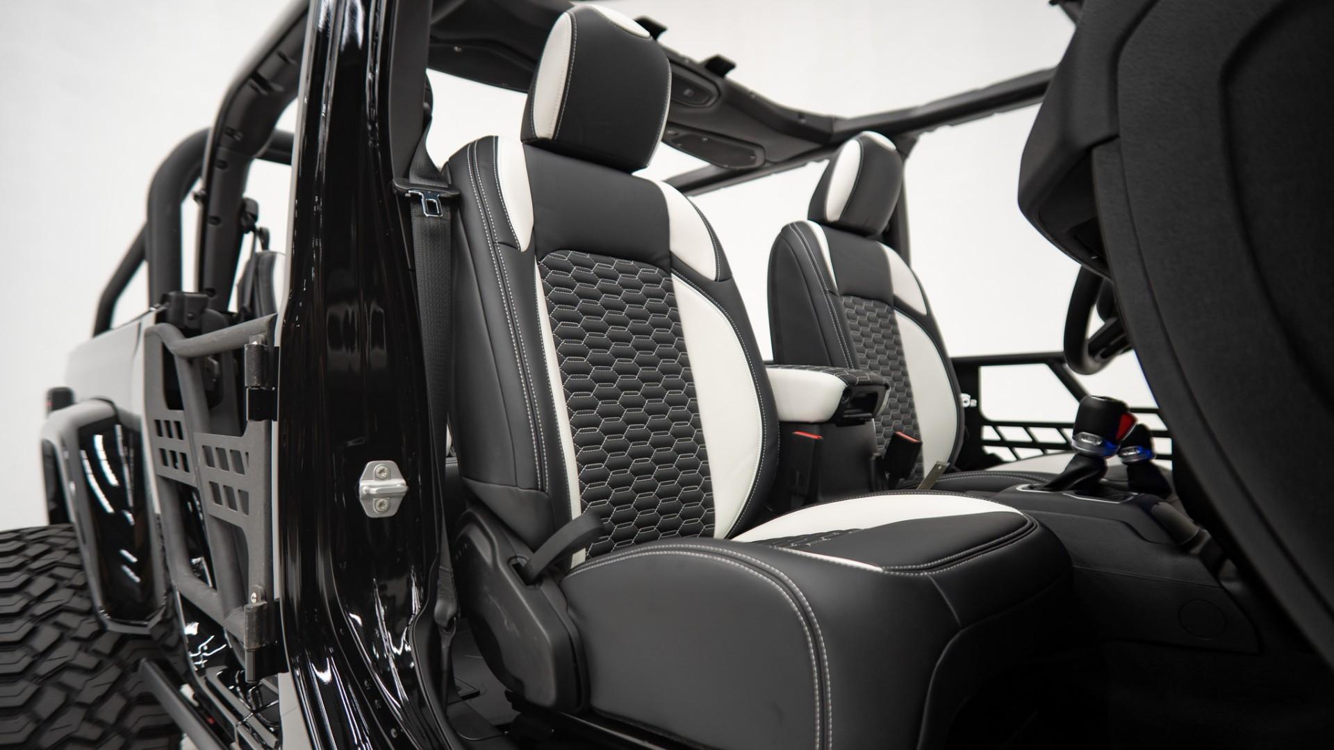 2025 JEEP GLADIATOR in Black, photo 12 of 27