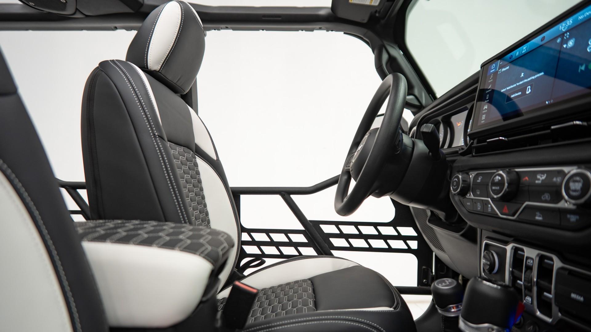 2025 JEEP GLADIATOR in Black, photo 16 of 27