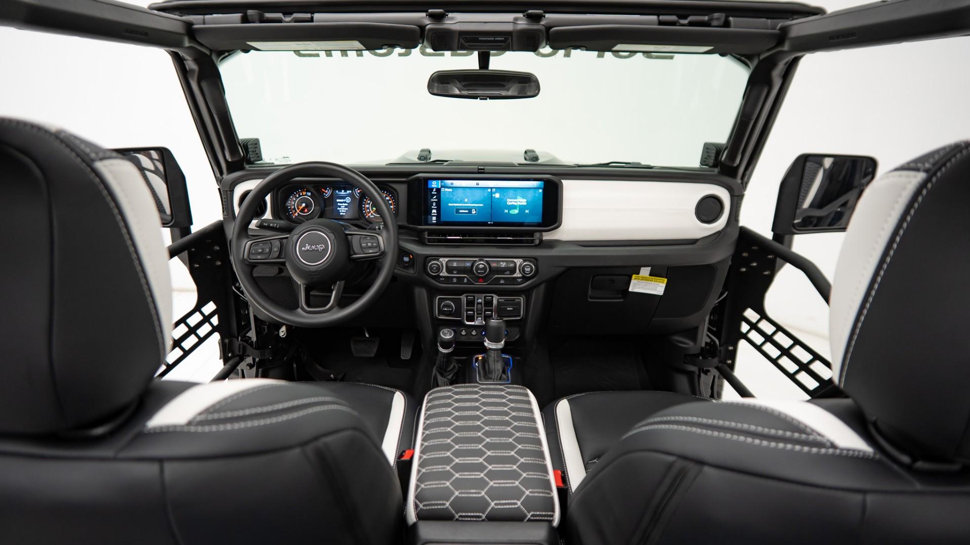 2025 JEEP GLADIATOR in Black, photo 21 of 27