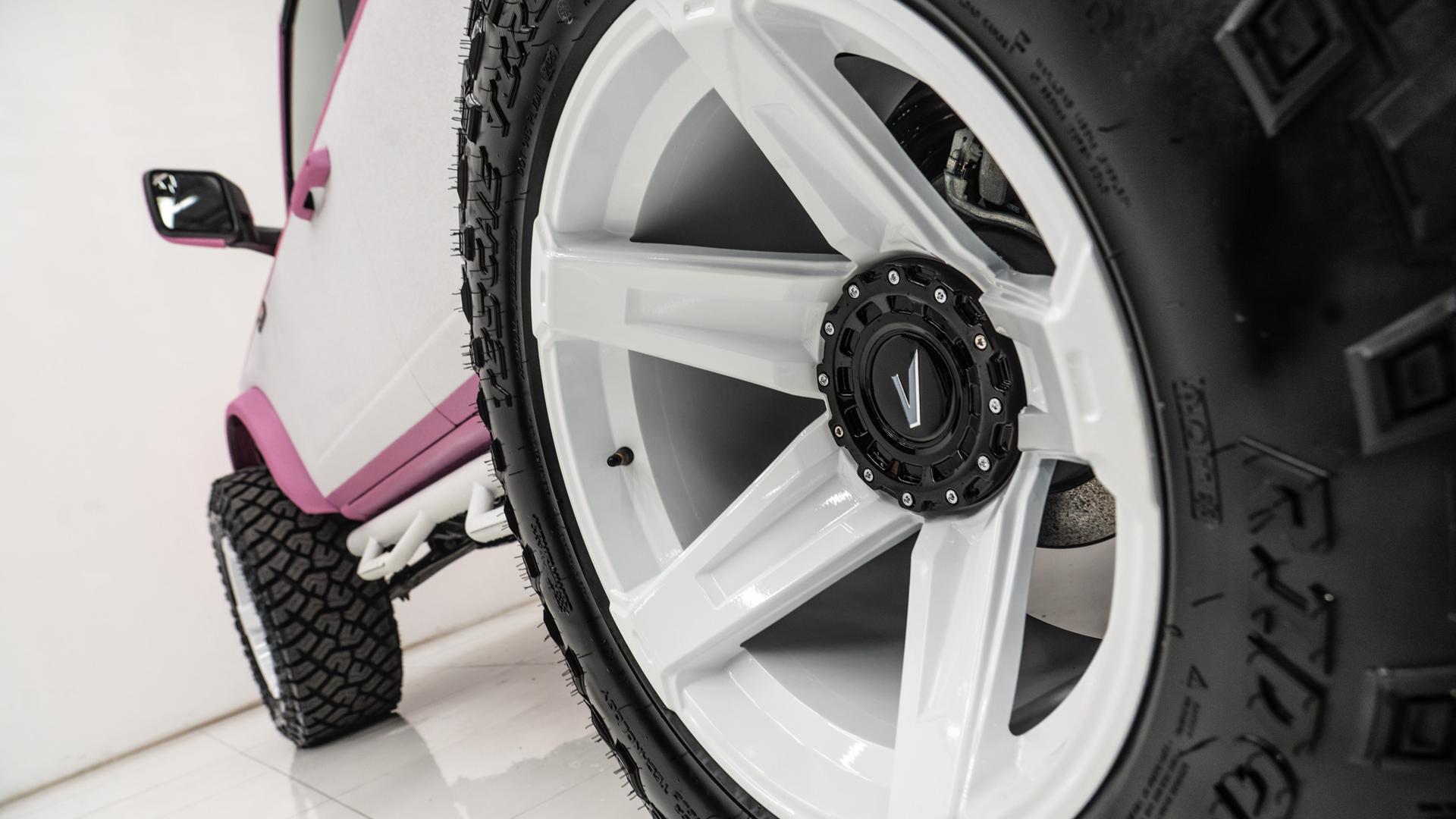 2025 FORD BRONCO in Pink, photo 20 of 37