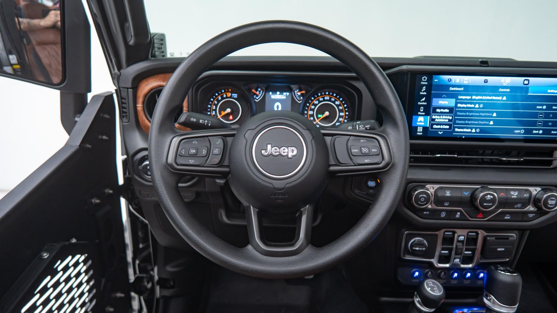 2025 JEEP GLADIATOR in Black, photo 38 of 57