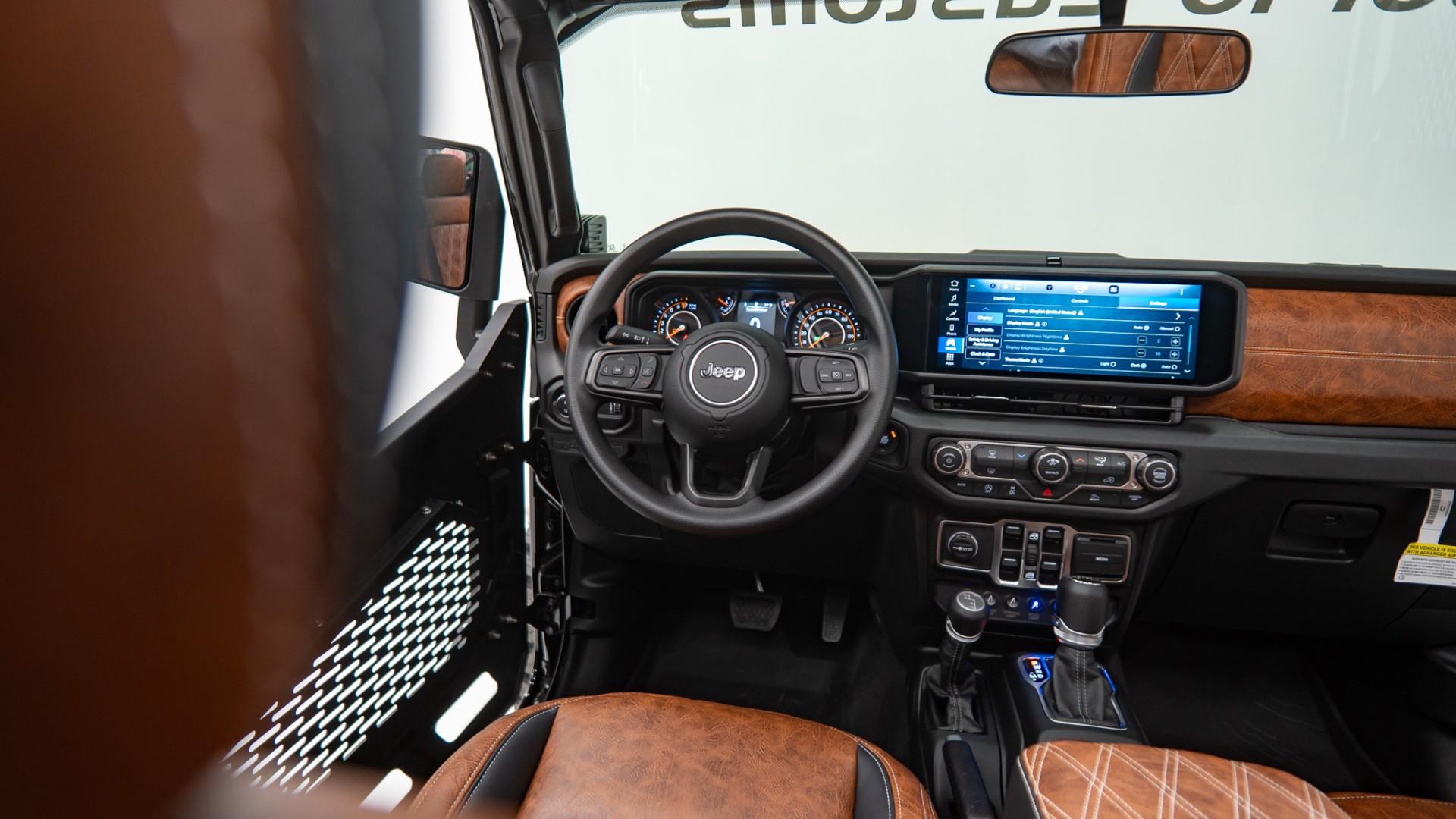 2025 JEEP GLADIATOR in Black, photo 36 of 57