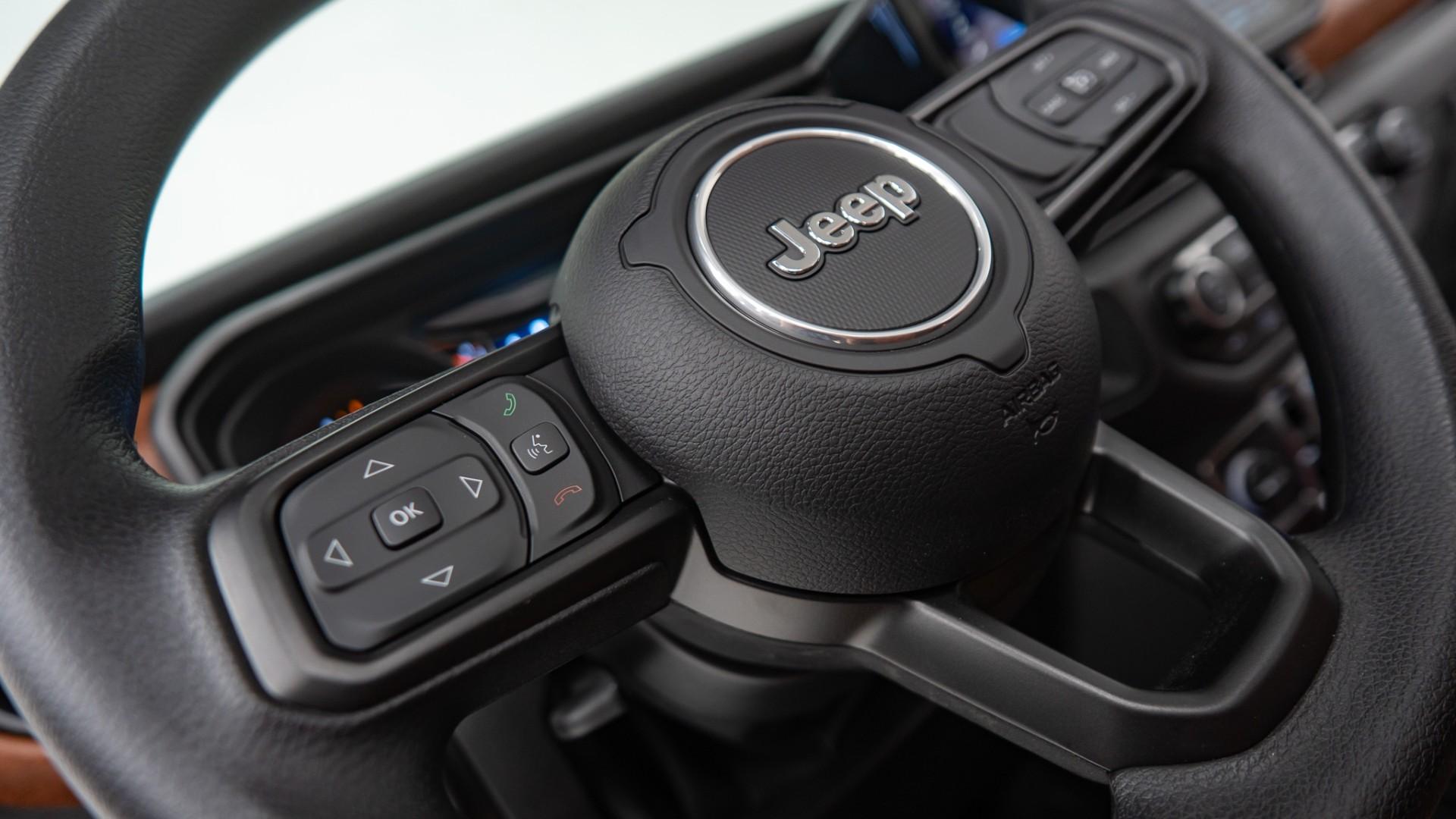 2025 JEEP GLADIATOR in Black, photo 48 of 57